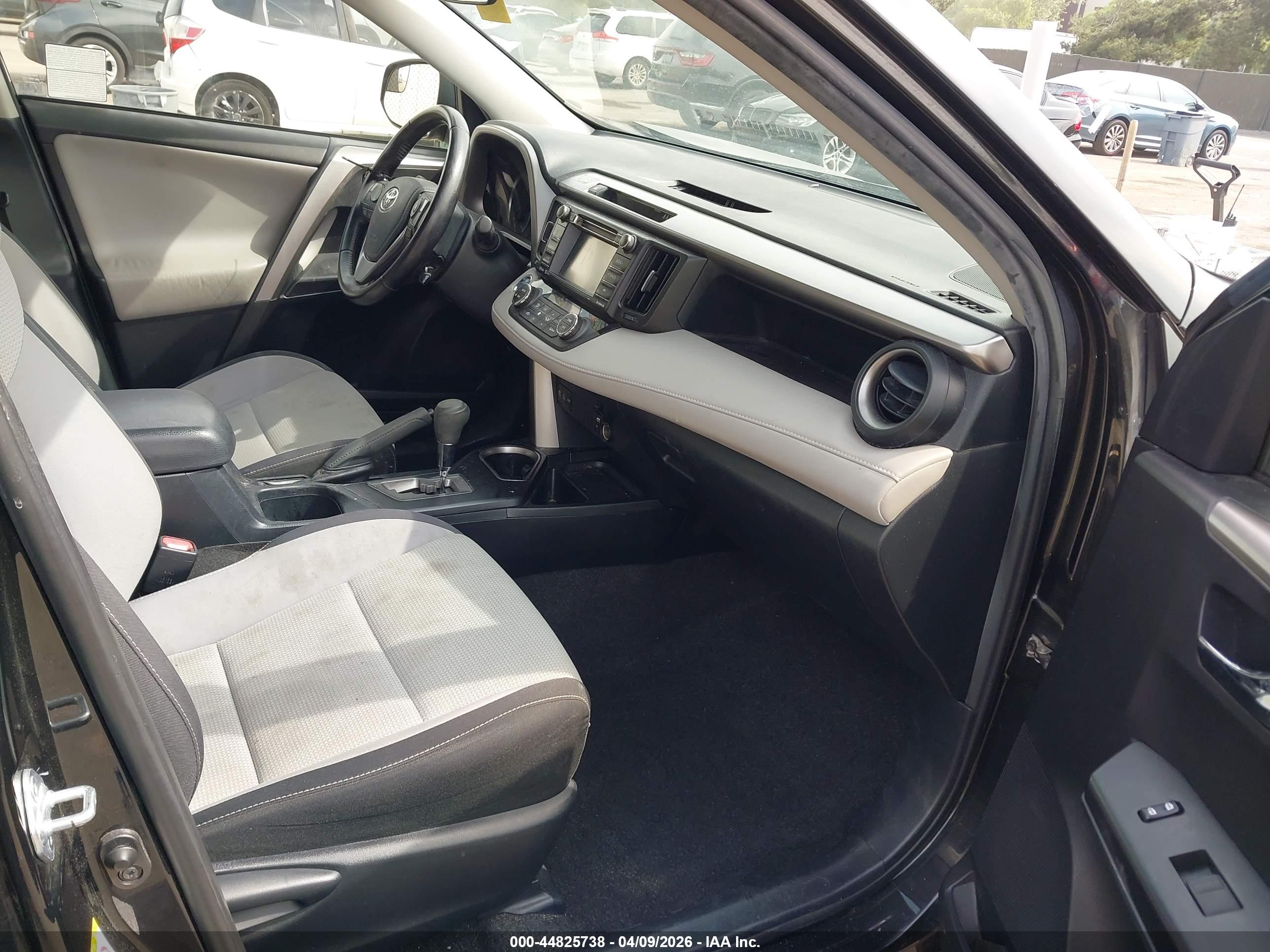 TOYOTA RAV4 image 5