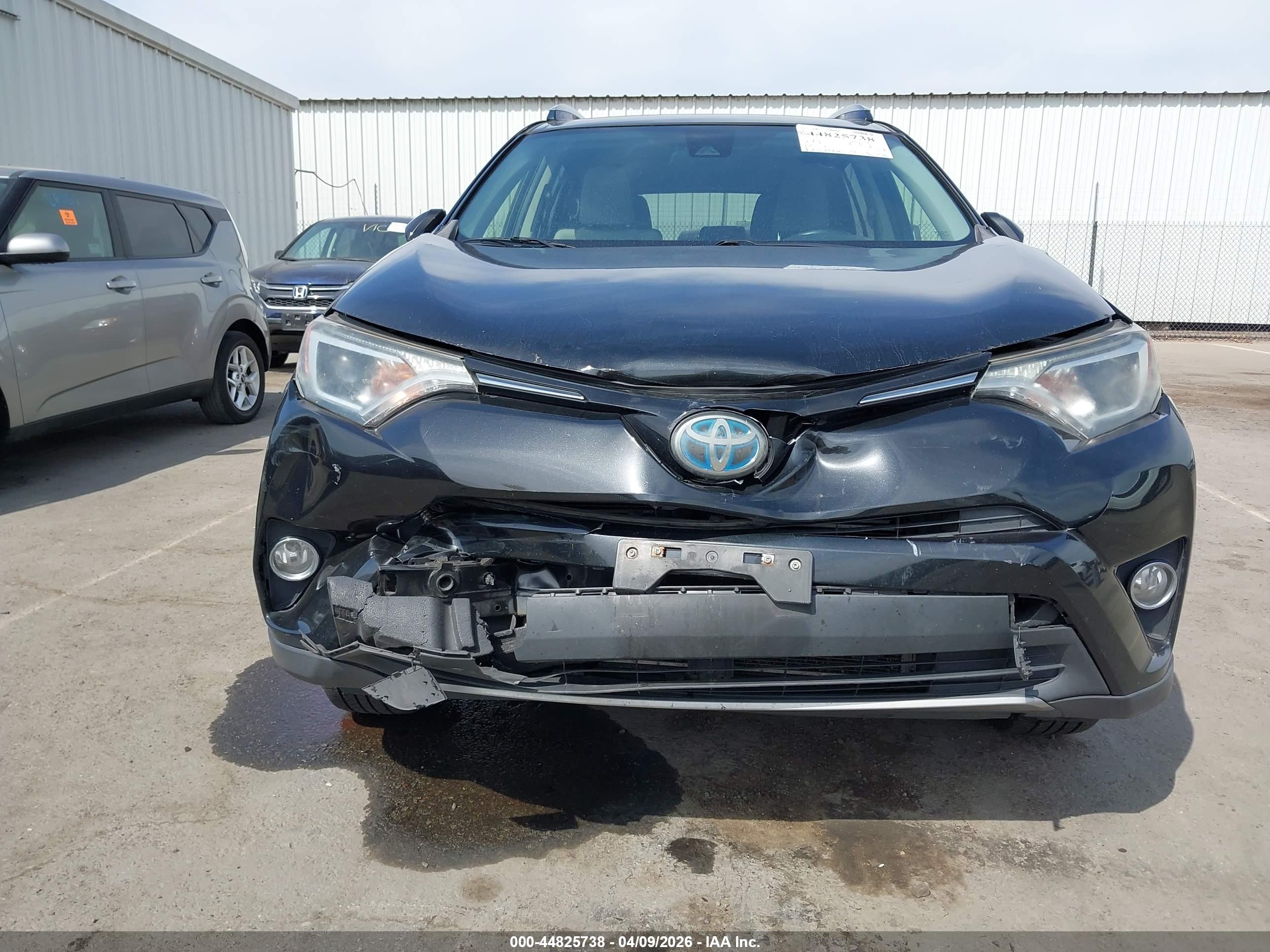 TOYOTA RAV4 image 6