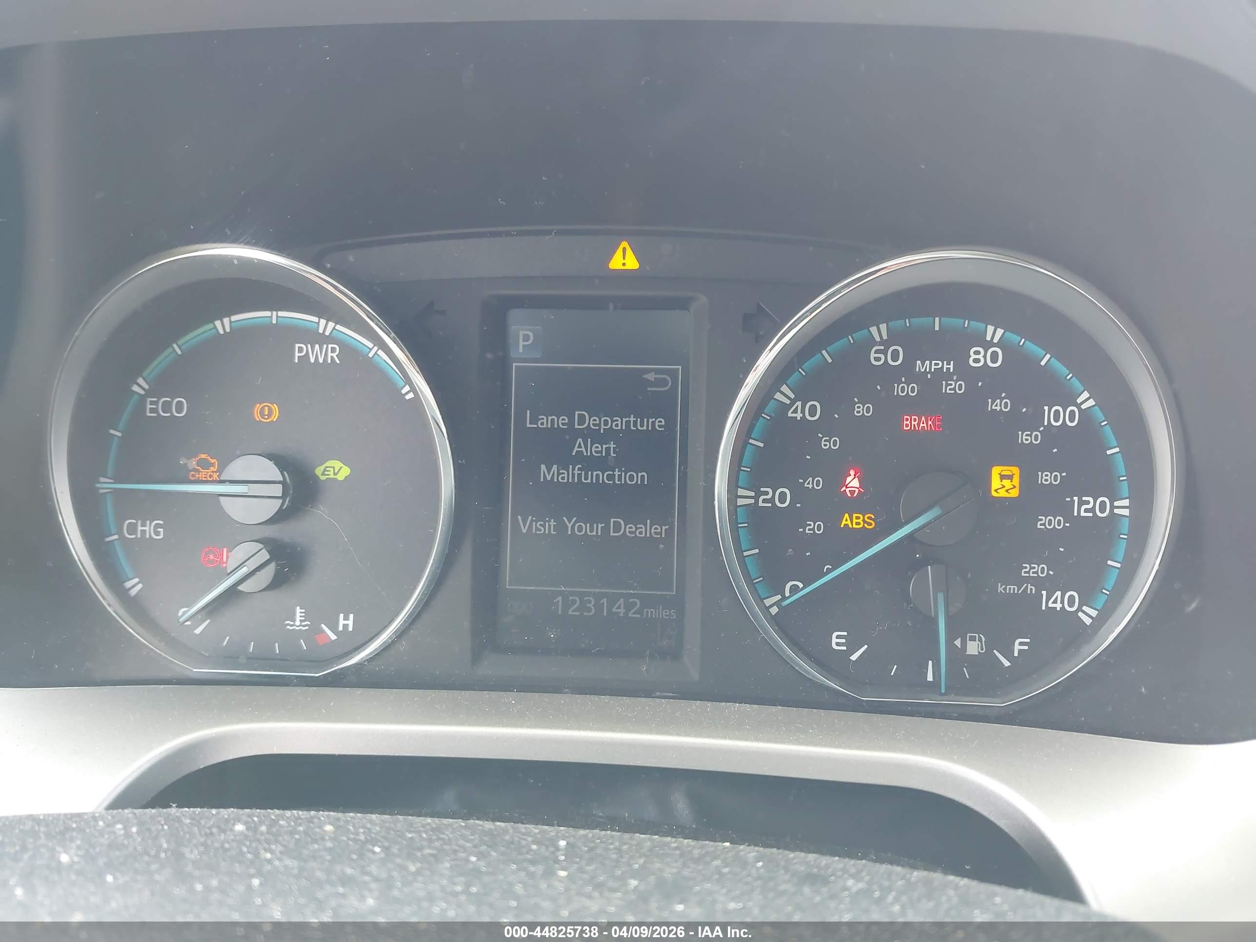 TOYOTA RAV4 image 7