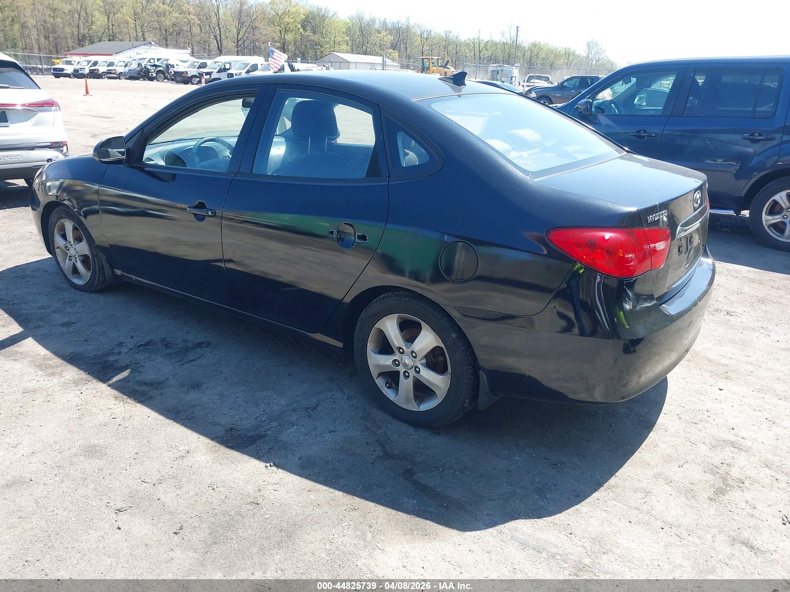 HYUNDAI ELANTRA image 3
