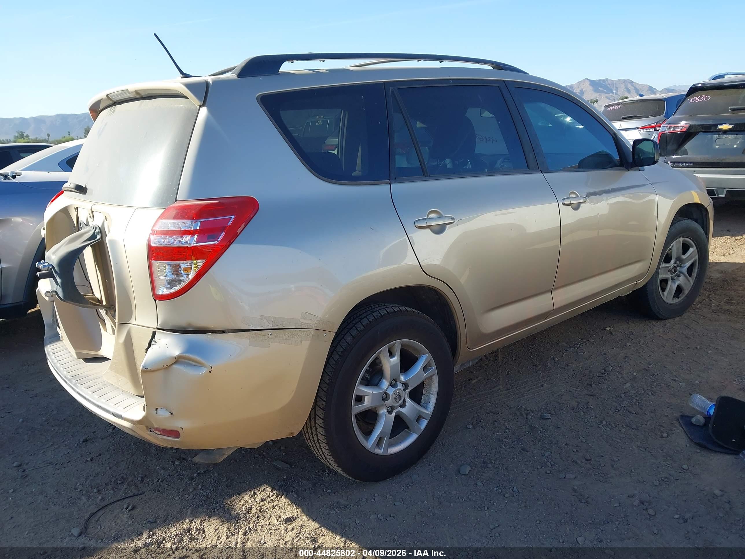 TOYOTA RAV4 image 4