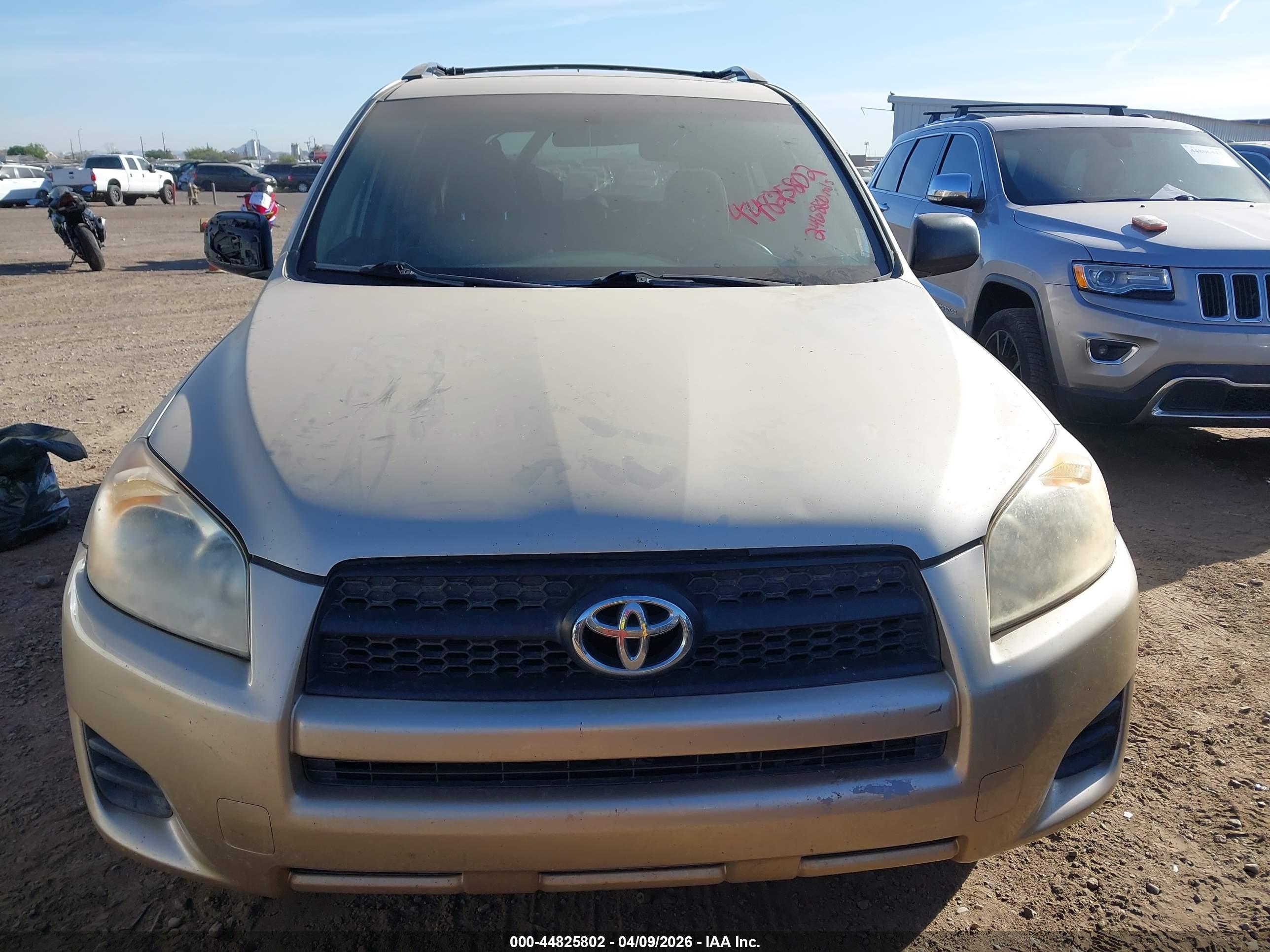 TOYOTA RAV4 image 6