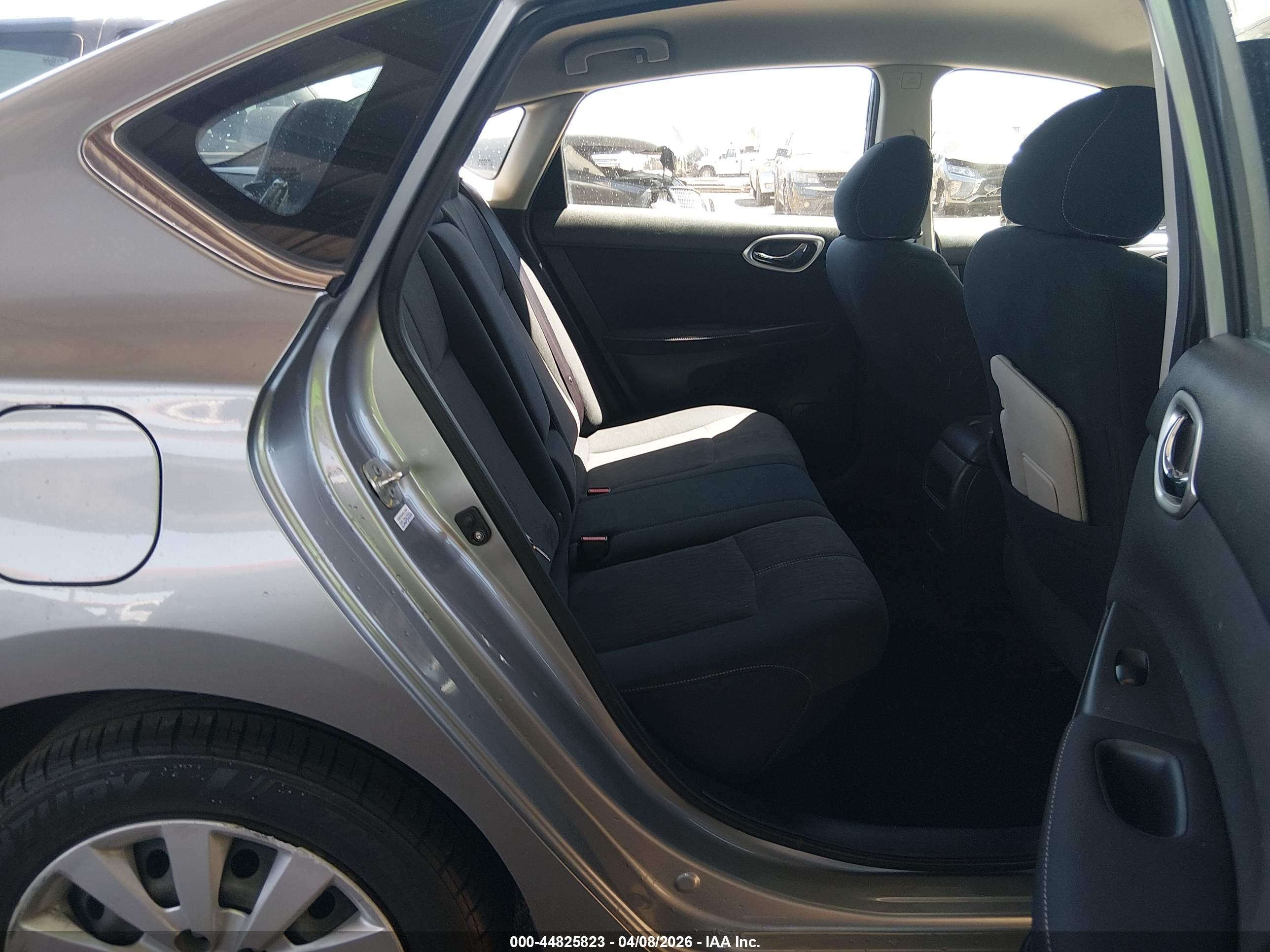 NISSAN SENTRA image 8
