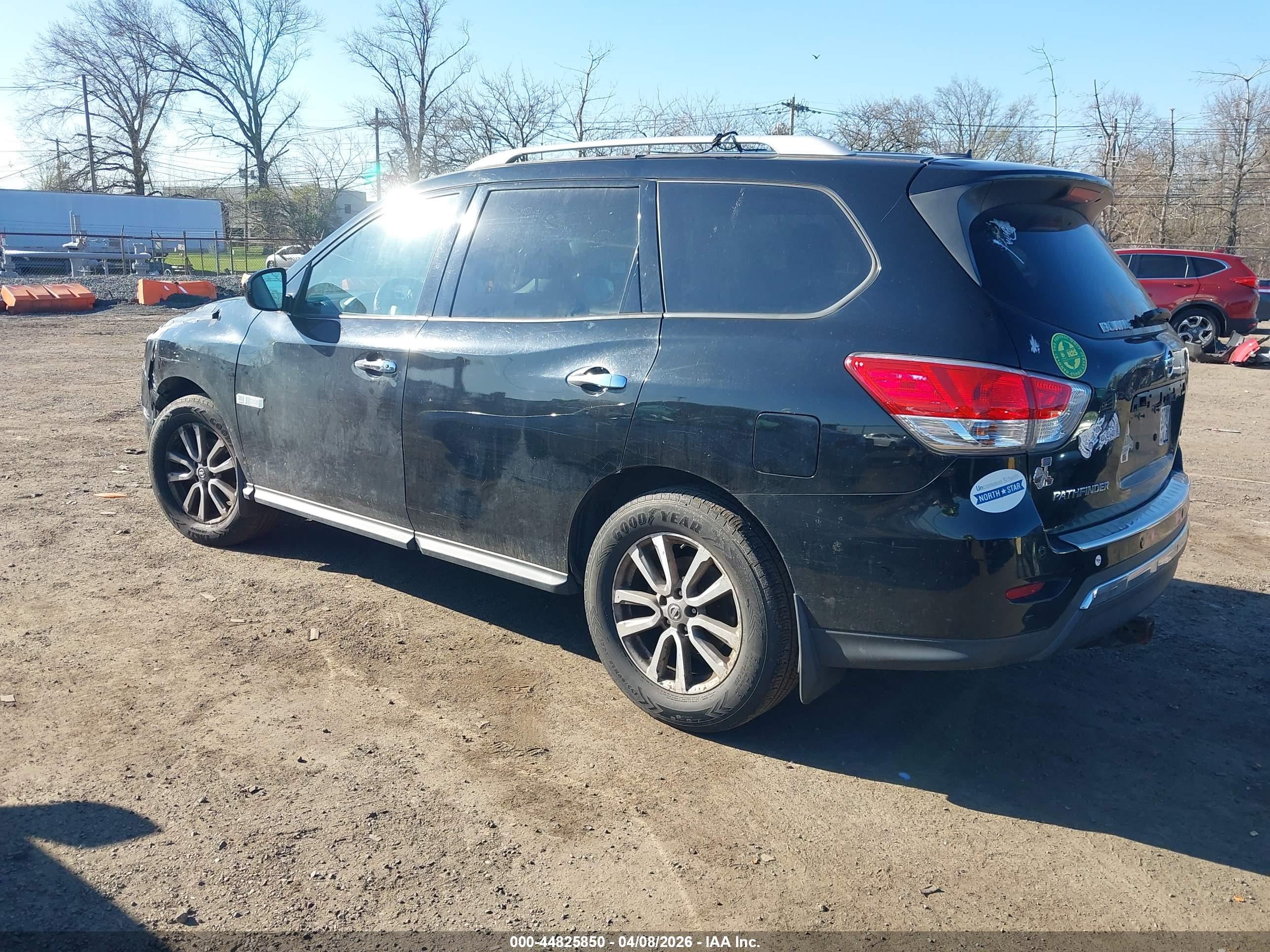 NISSAN PATHFINDER image 3