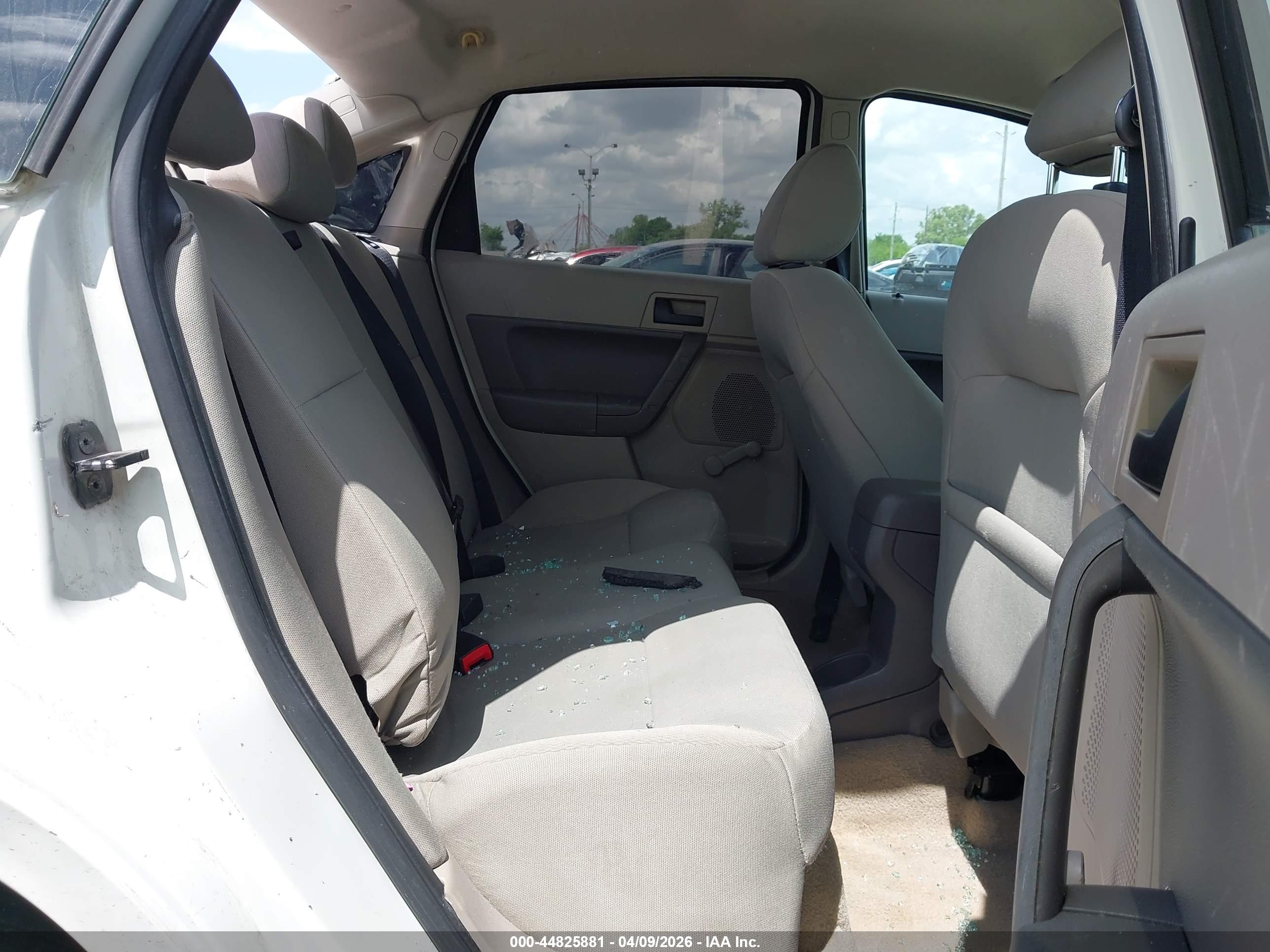 FORD FOCUS image 8