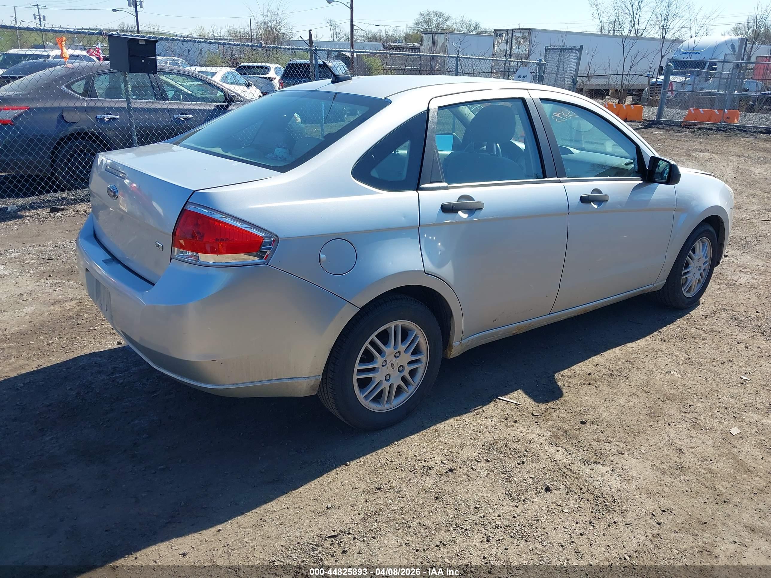 FORD FOCUS image 4