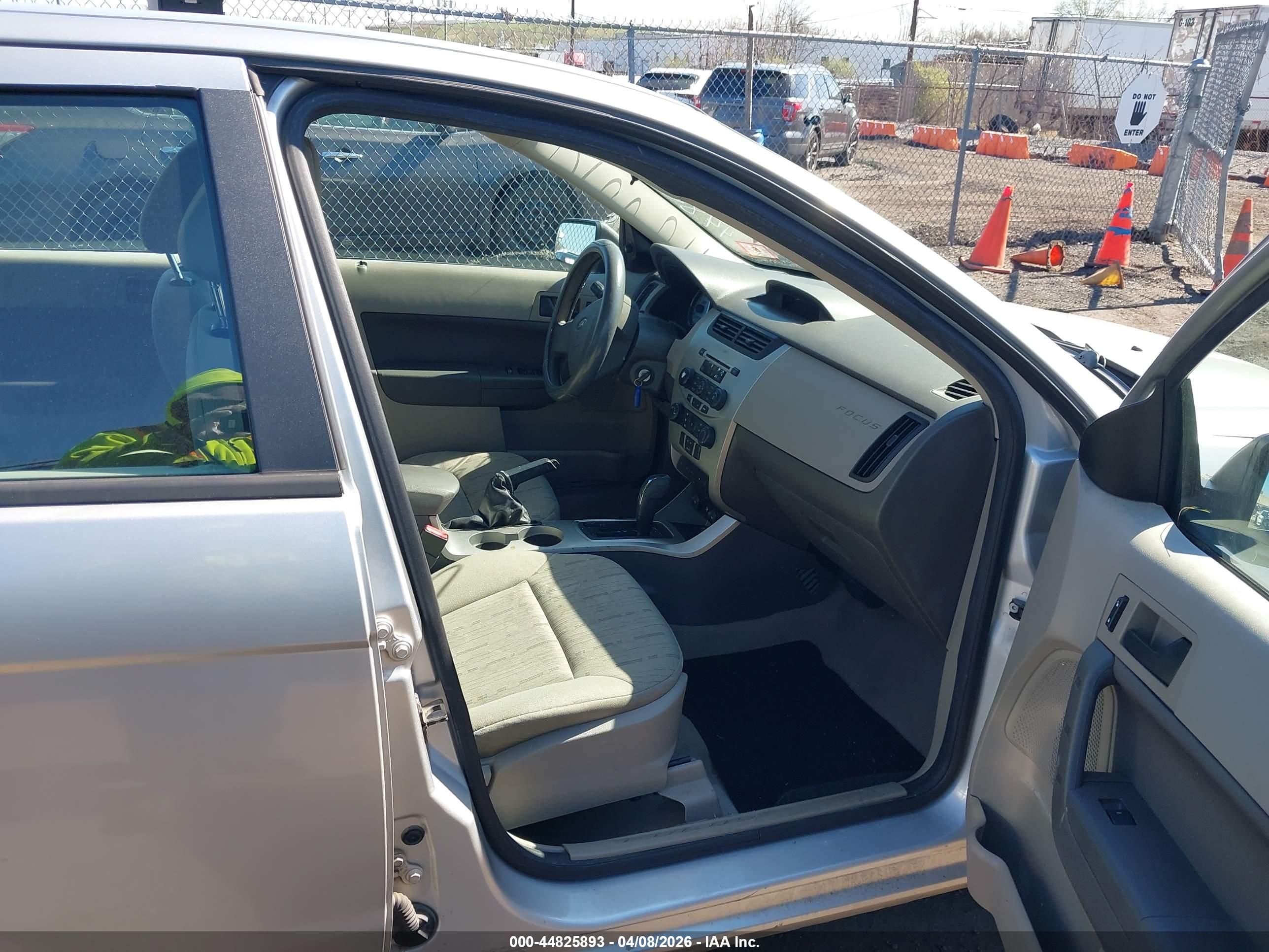 FORD FOCUS image 5