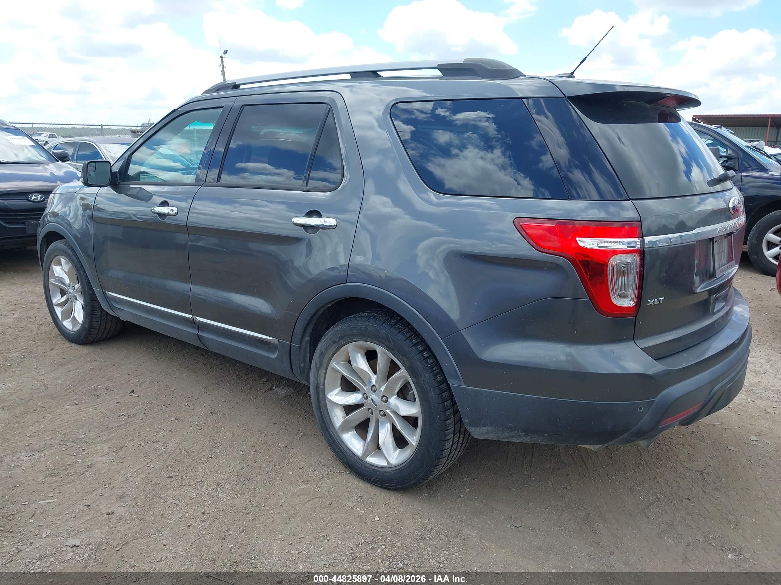 FORD EXPLORER image 3