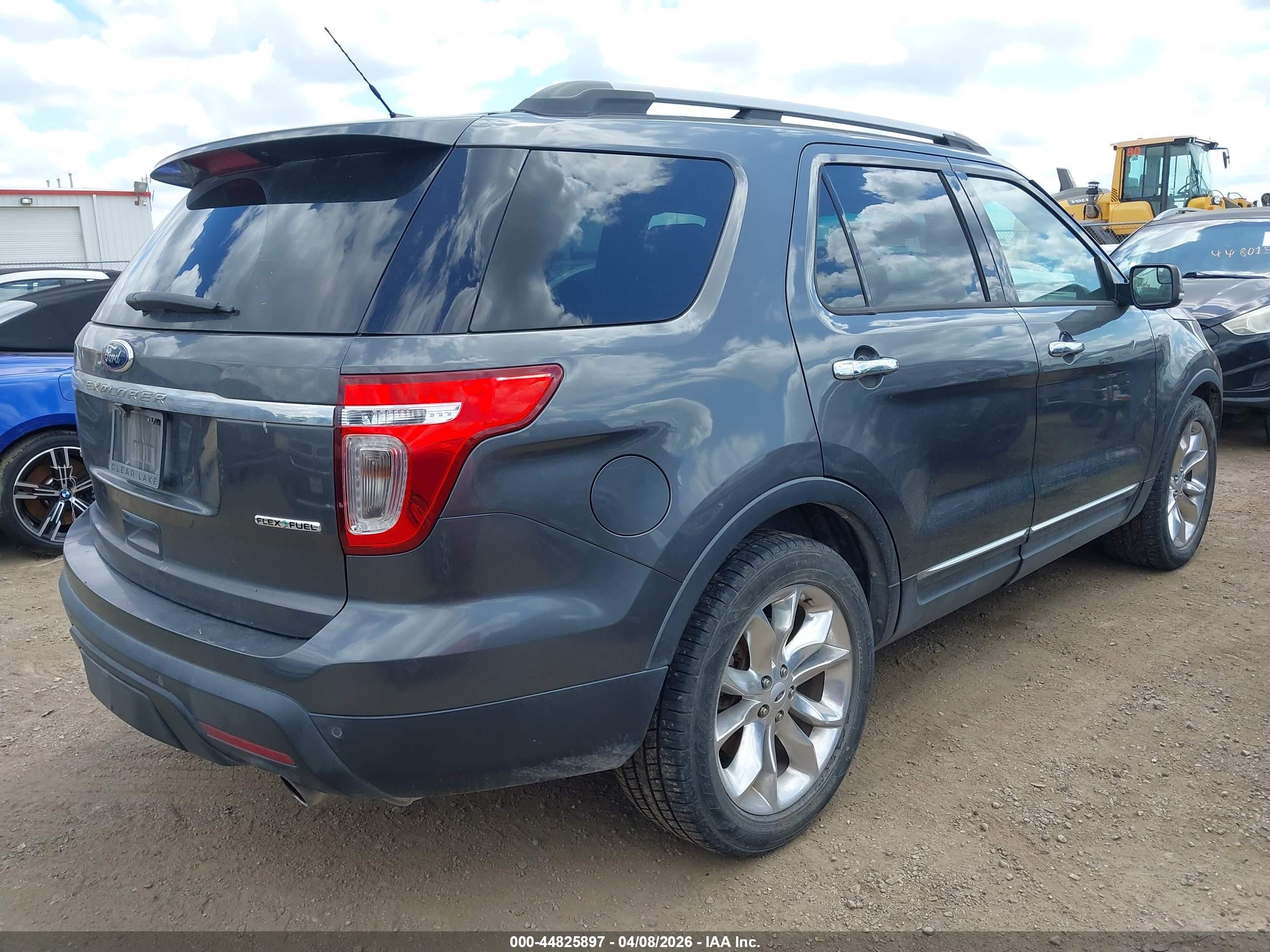 FORD EXPLORER image 4