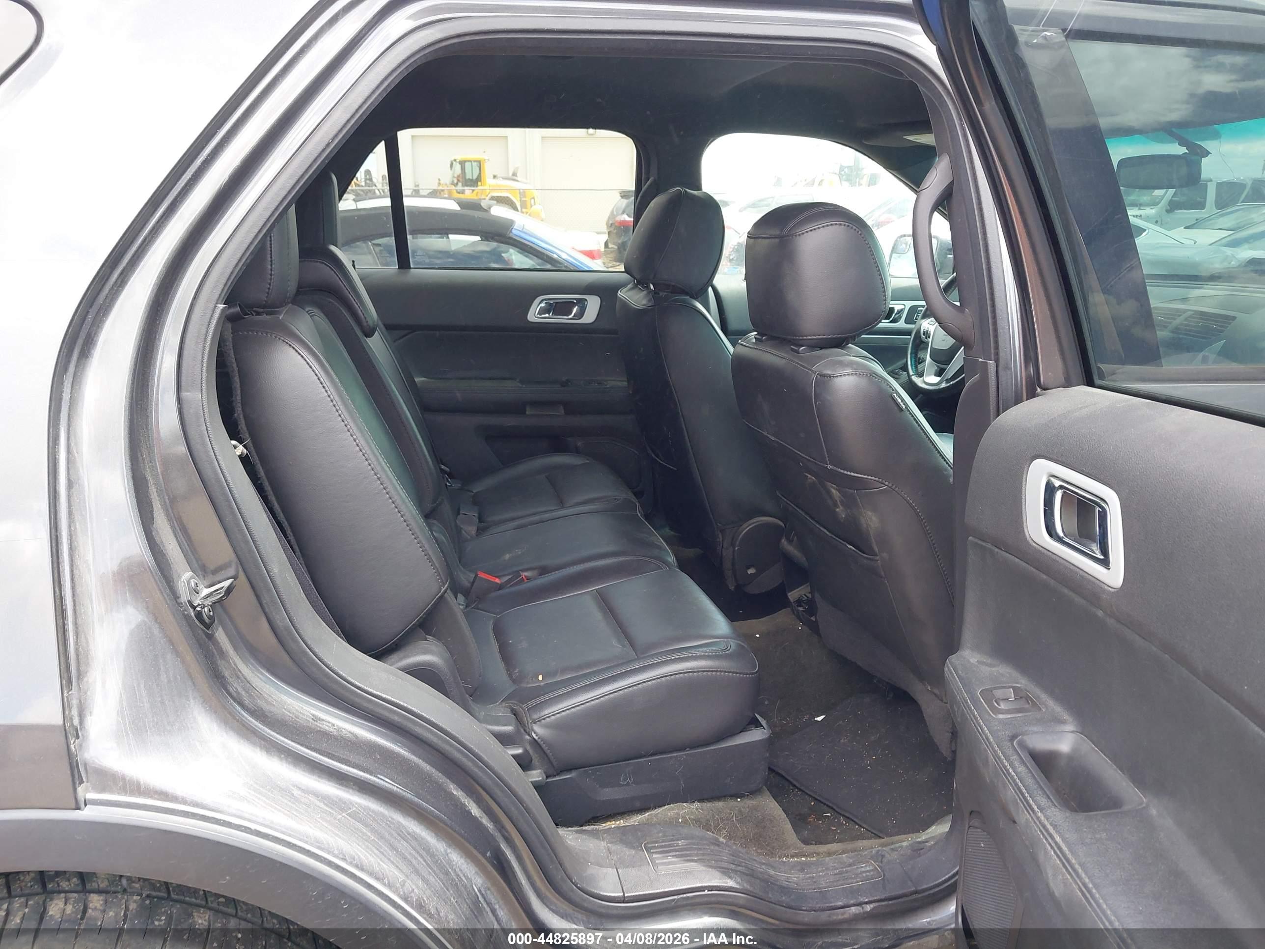 FORD EXPLORER image 8