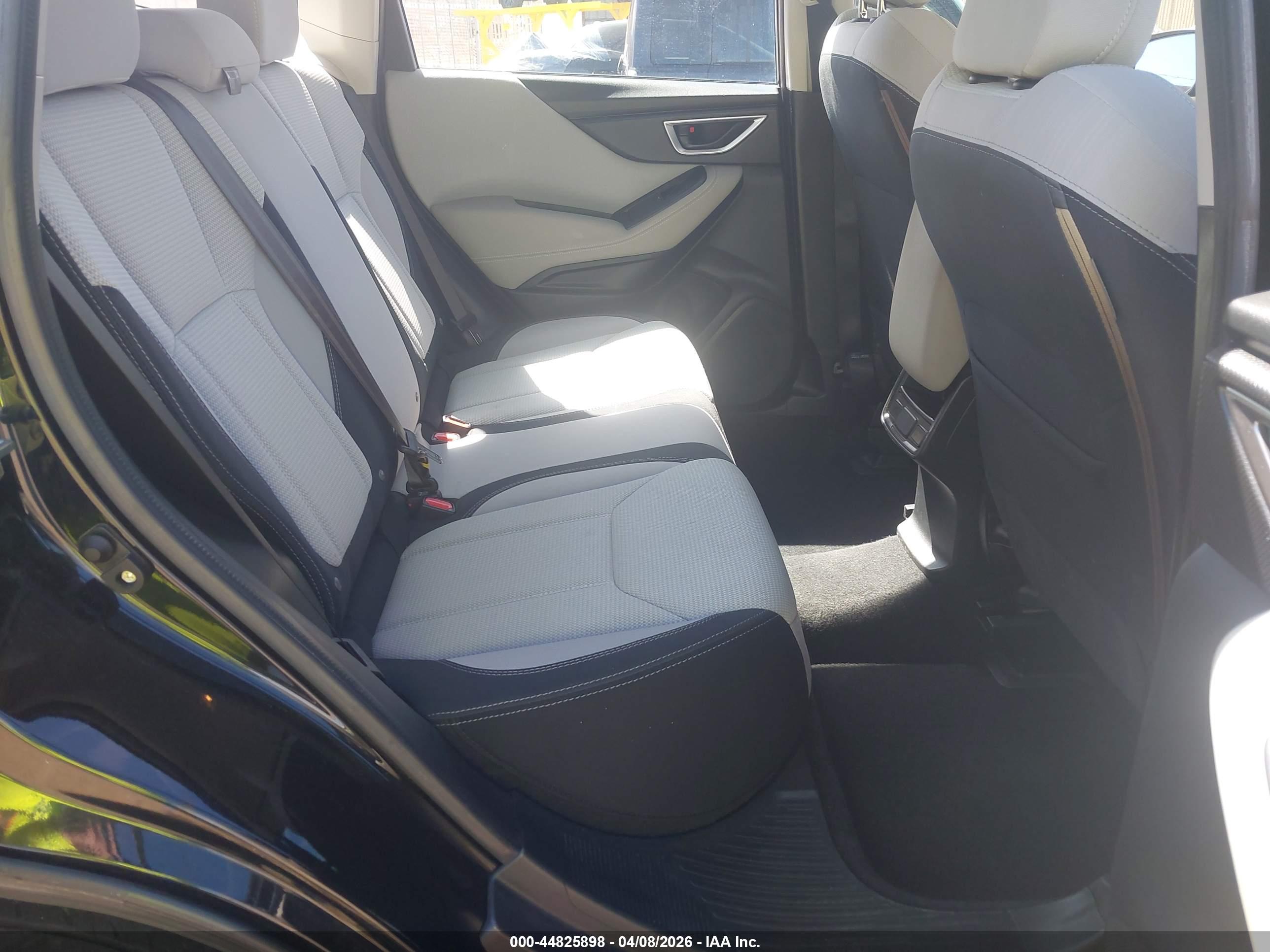 SUBARU FORESTER image 8