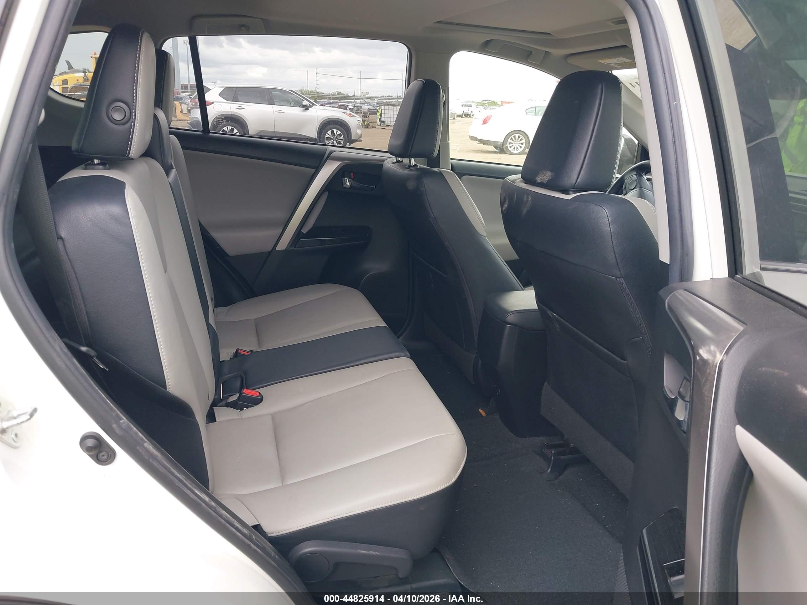 TOYOTA RAV4 image 8