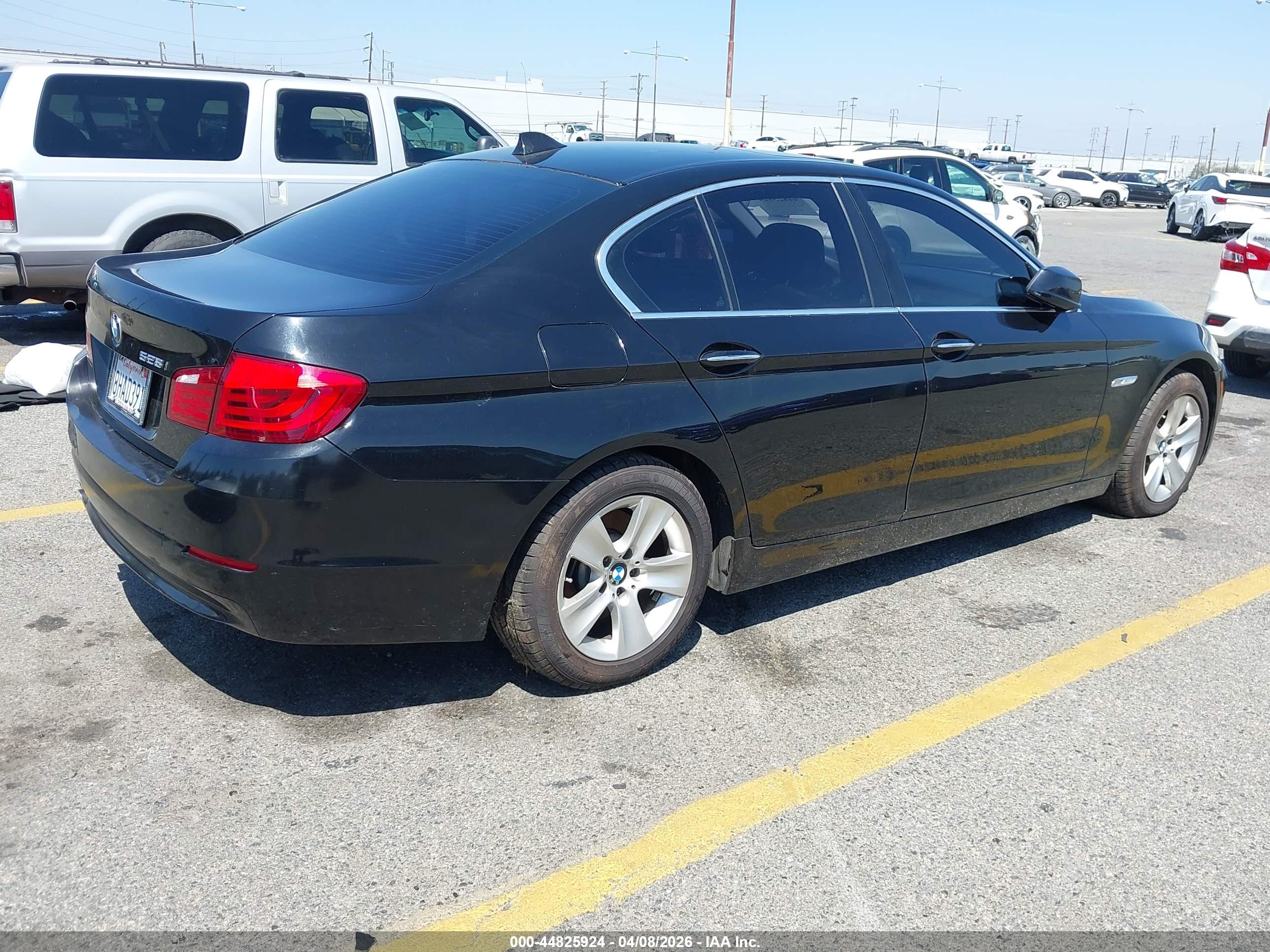 BMW 528I image 4