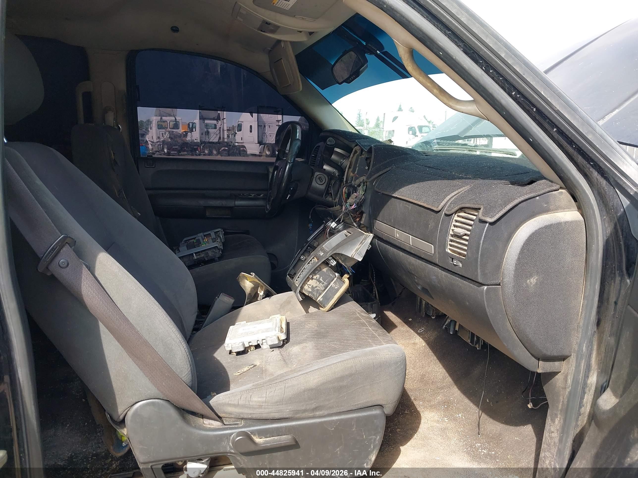 CHEVROLET SILVERADO image 5