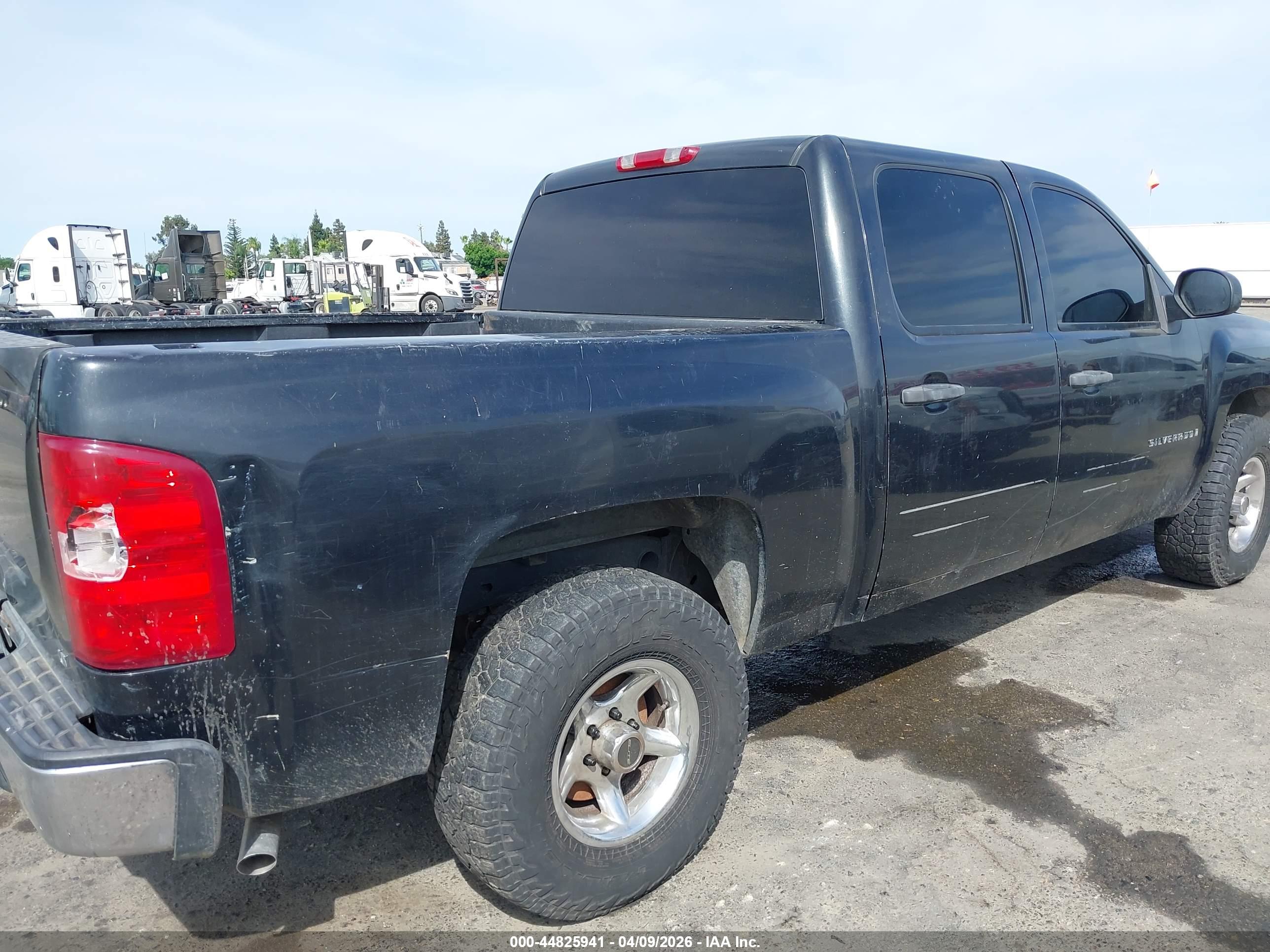 CHEVROLET SILVERADO image 6