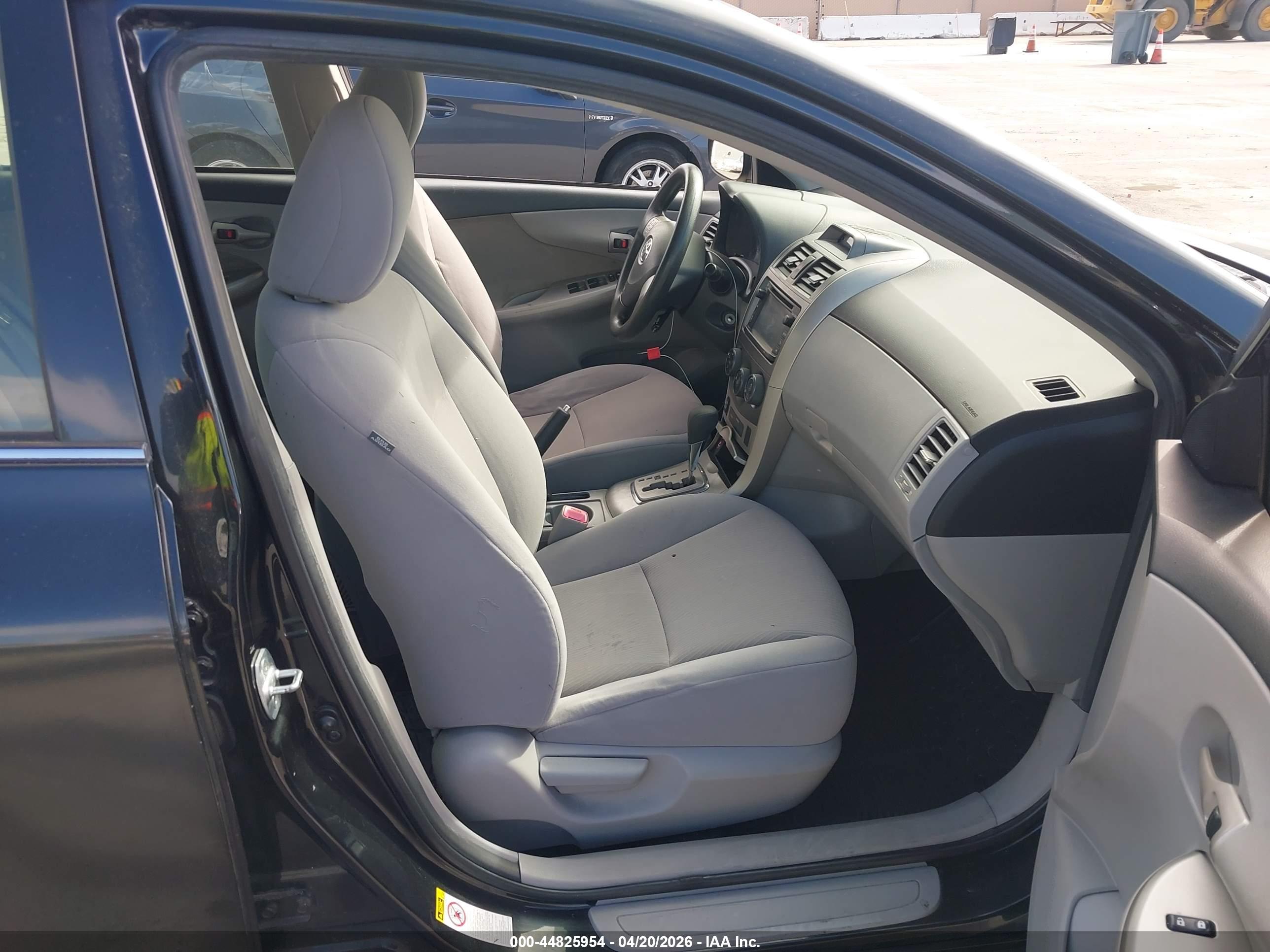 TOYOTA COROLLA image 5