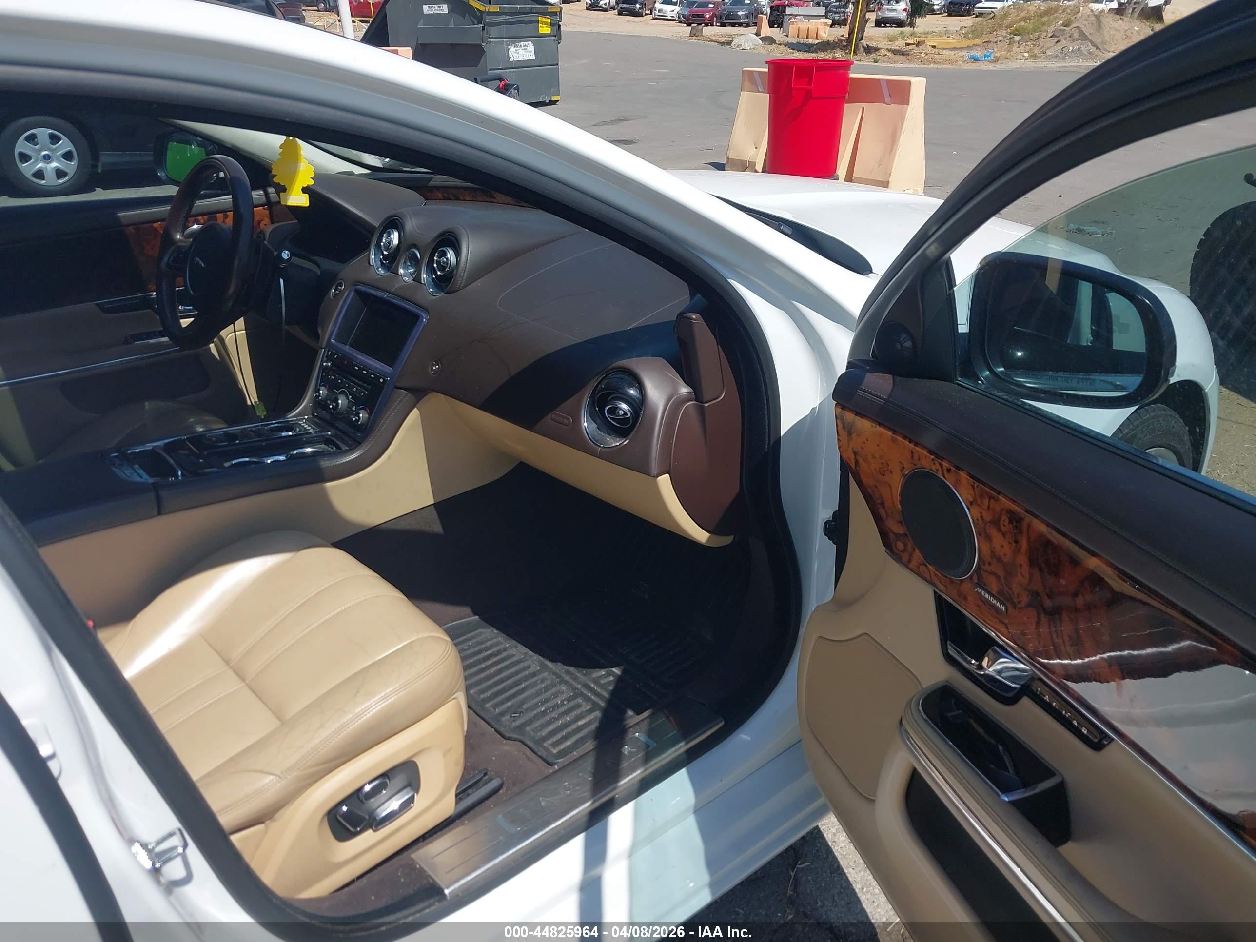 JAGUAR XJ image 5