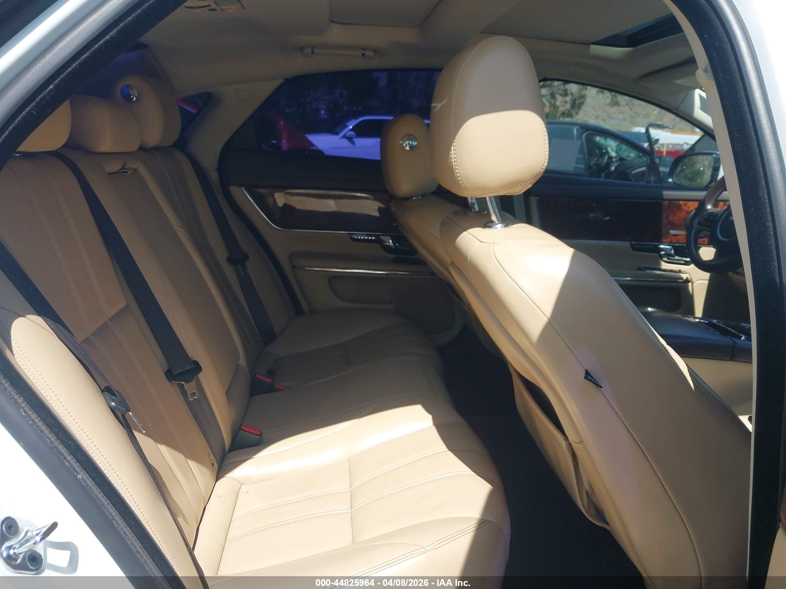 JAGUAR XJ image 8