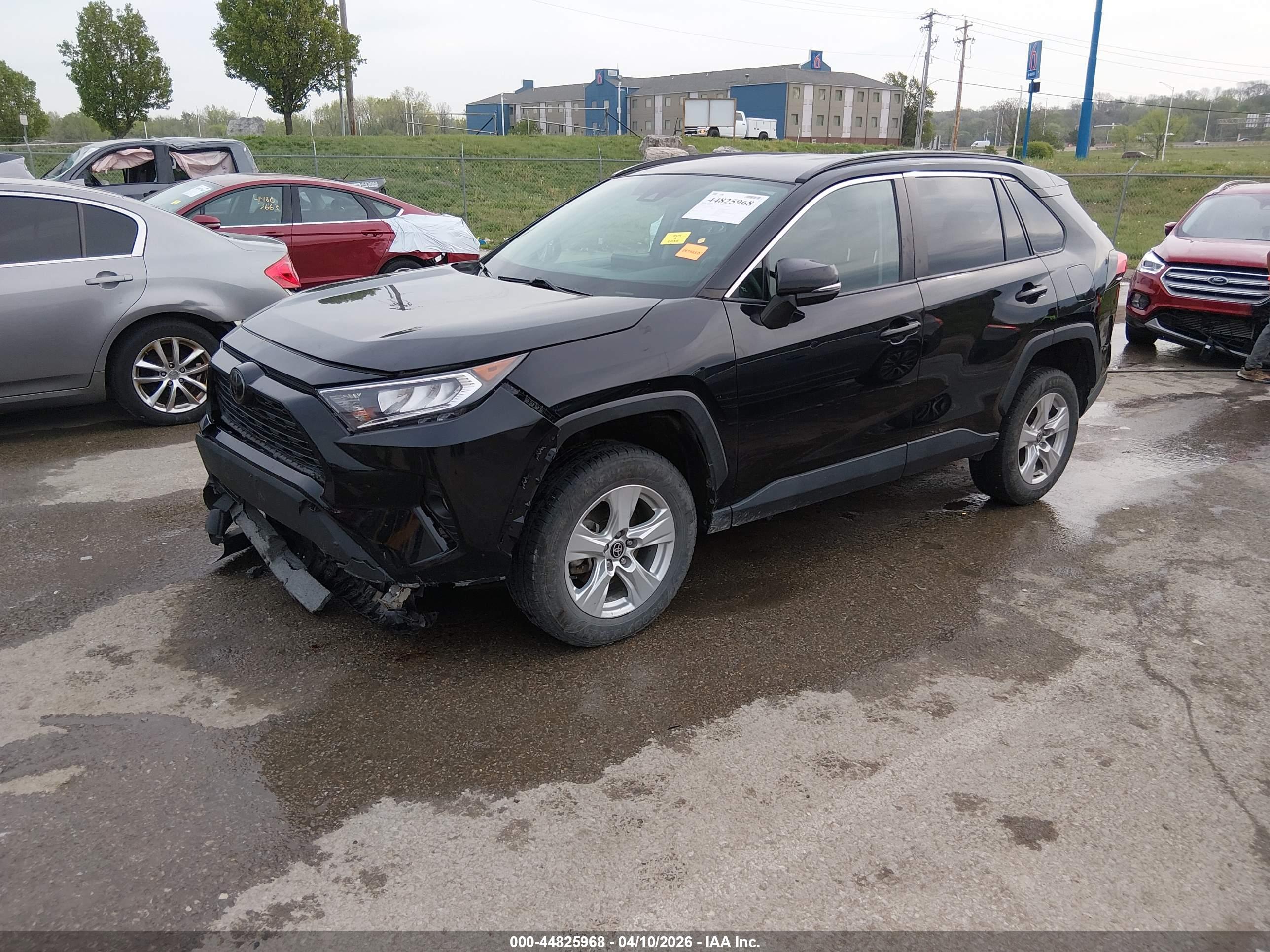 TOYOTA RAV4 image 2