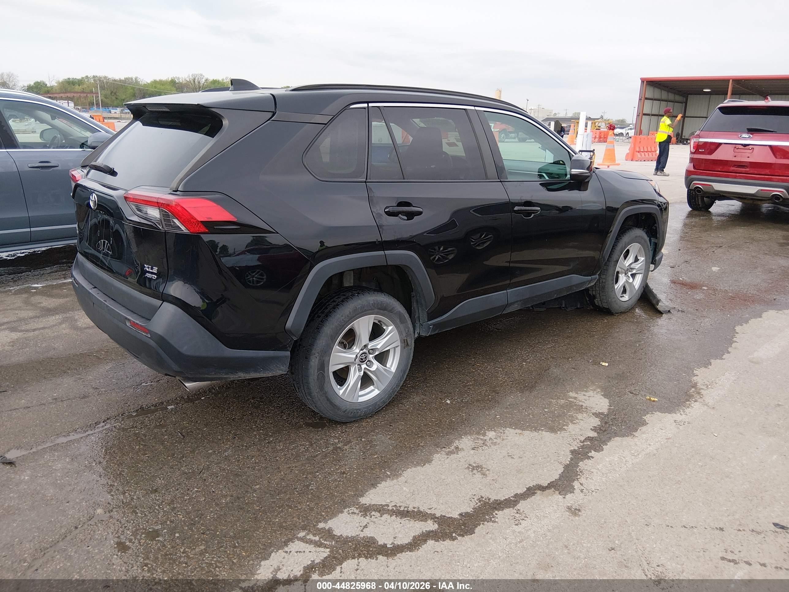 TOYOTA RAV4 image 4