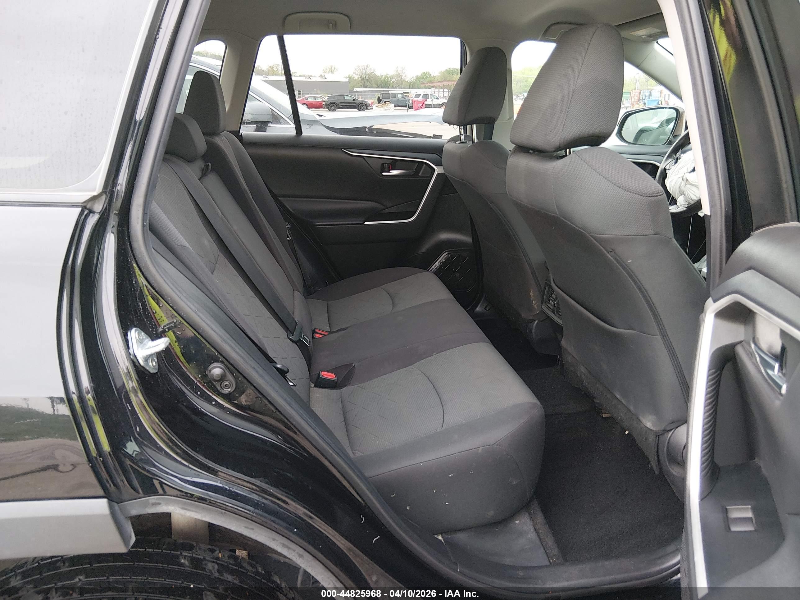 TOYOTA RAV4 image 8