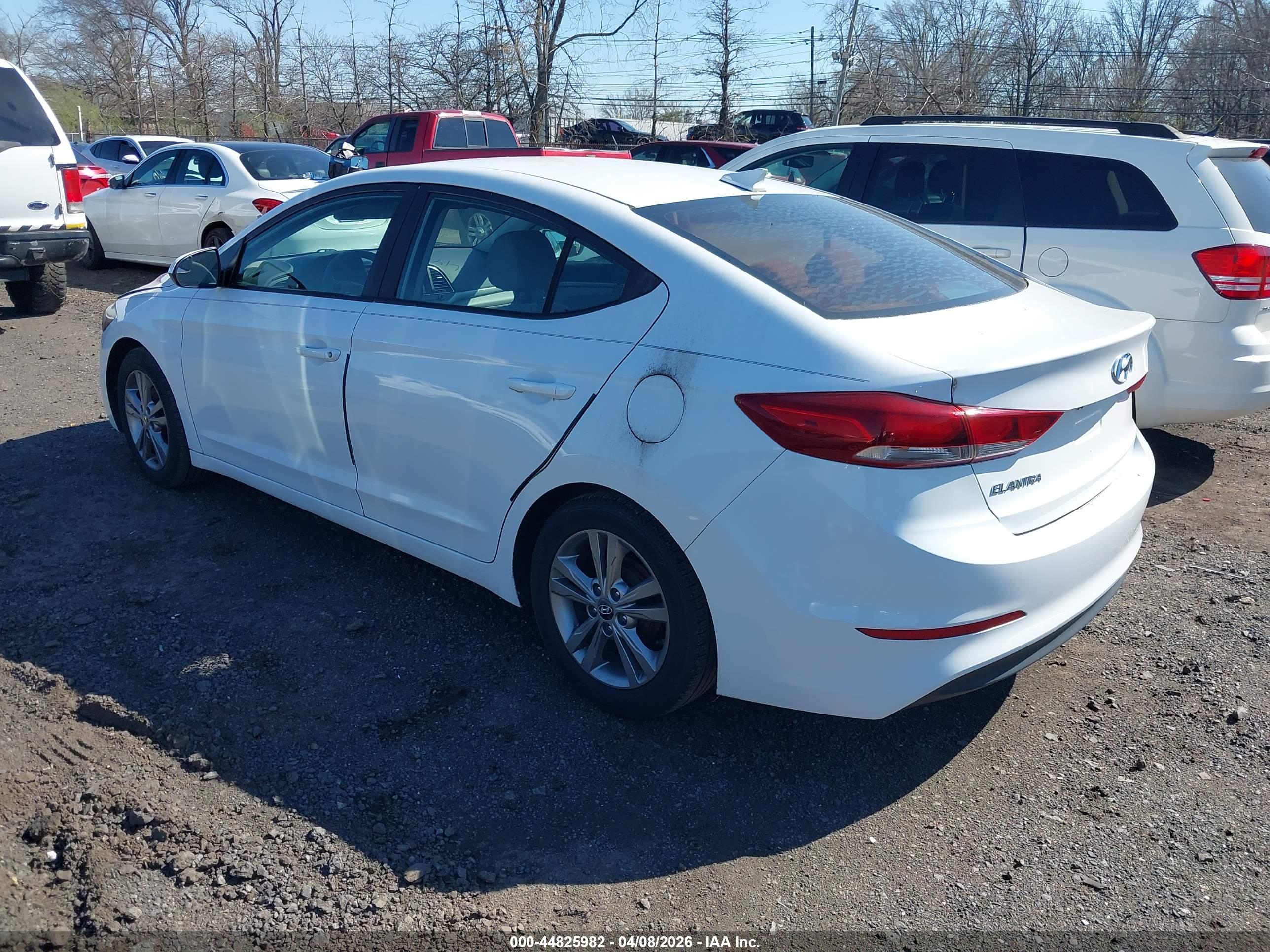 HYUNDAI ELANTRA image 3