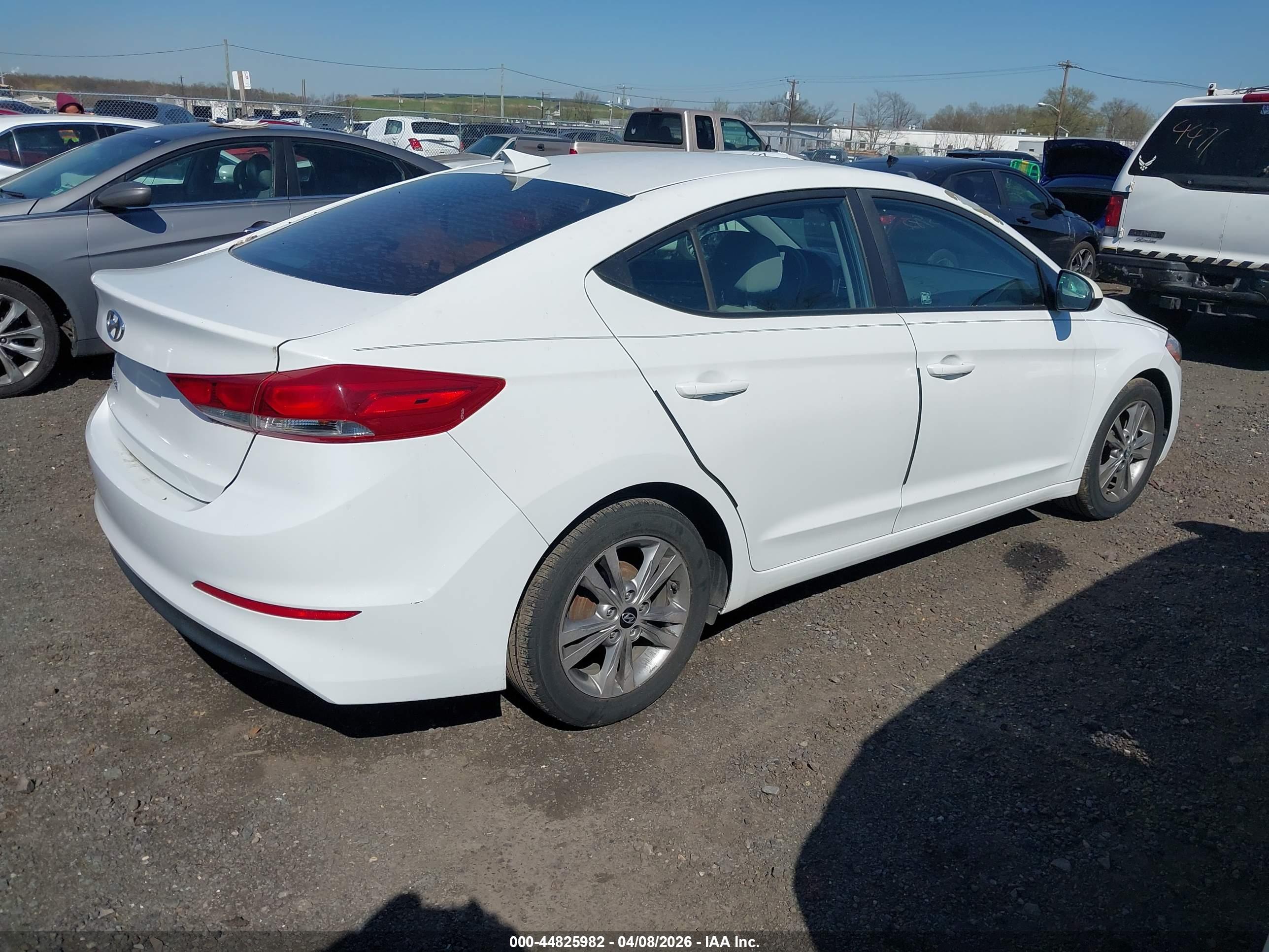 HYUNDAI ELANTRA image 4