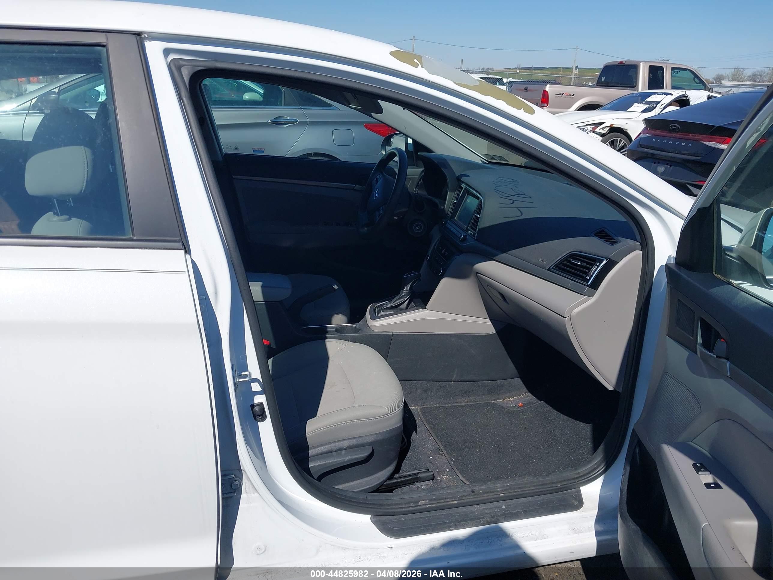 HYUNDAI ELANTRA image 5