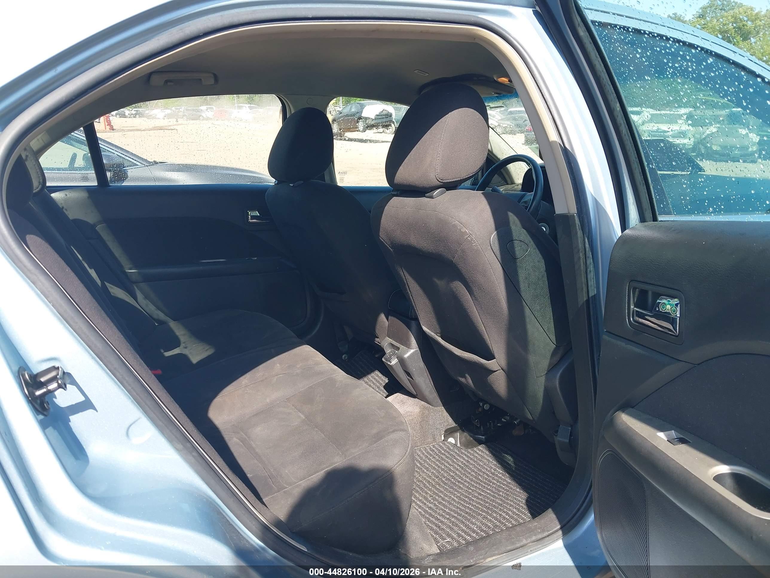 FORD FUSION image 8