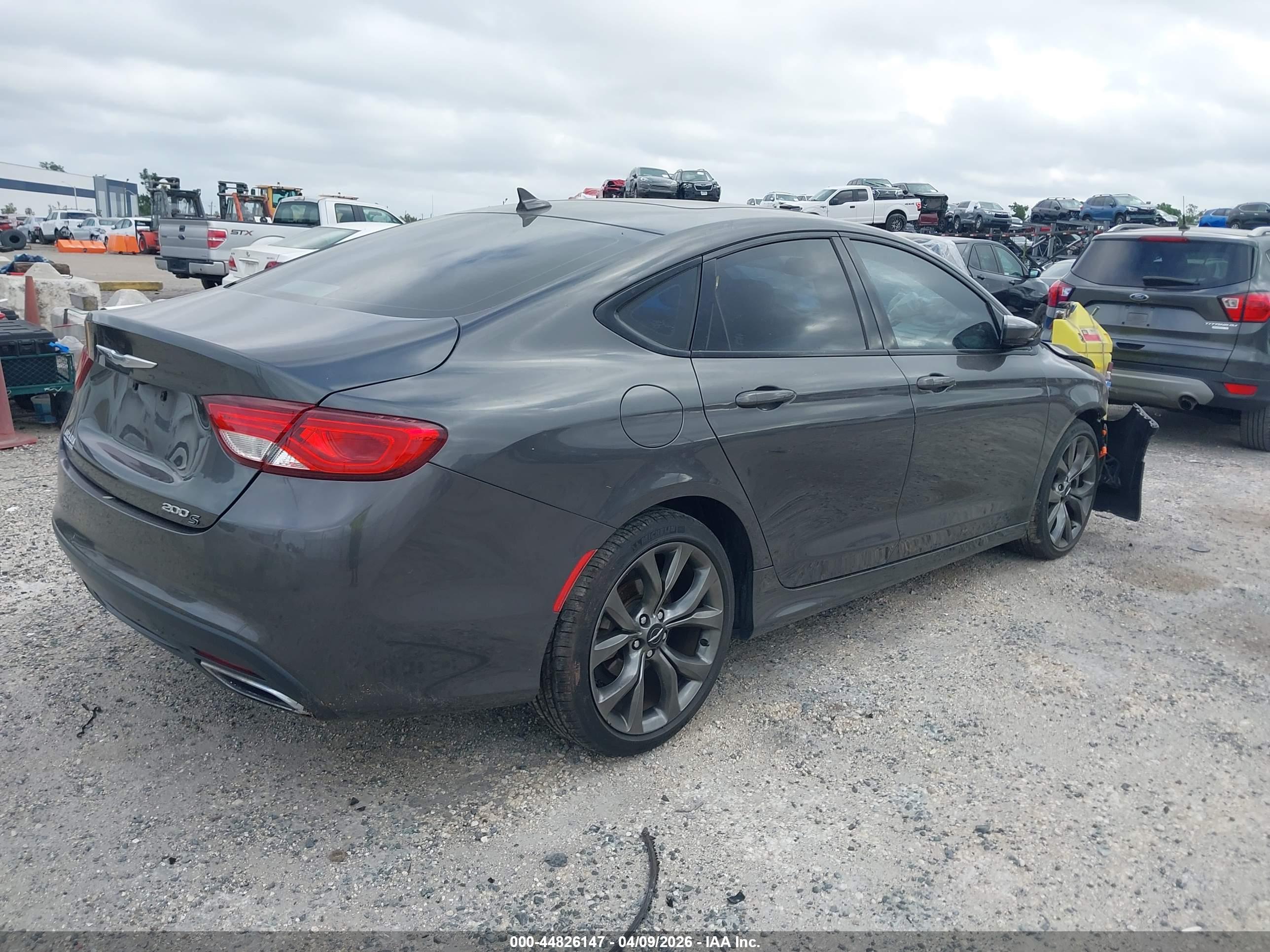 CHRYSLER 200 image 4