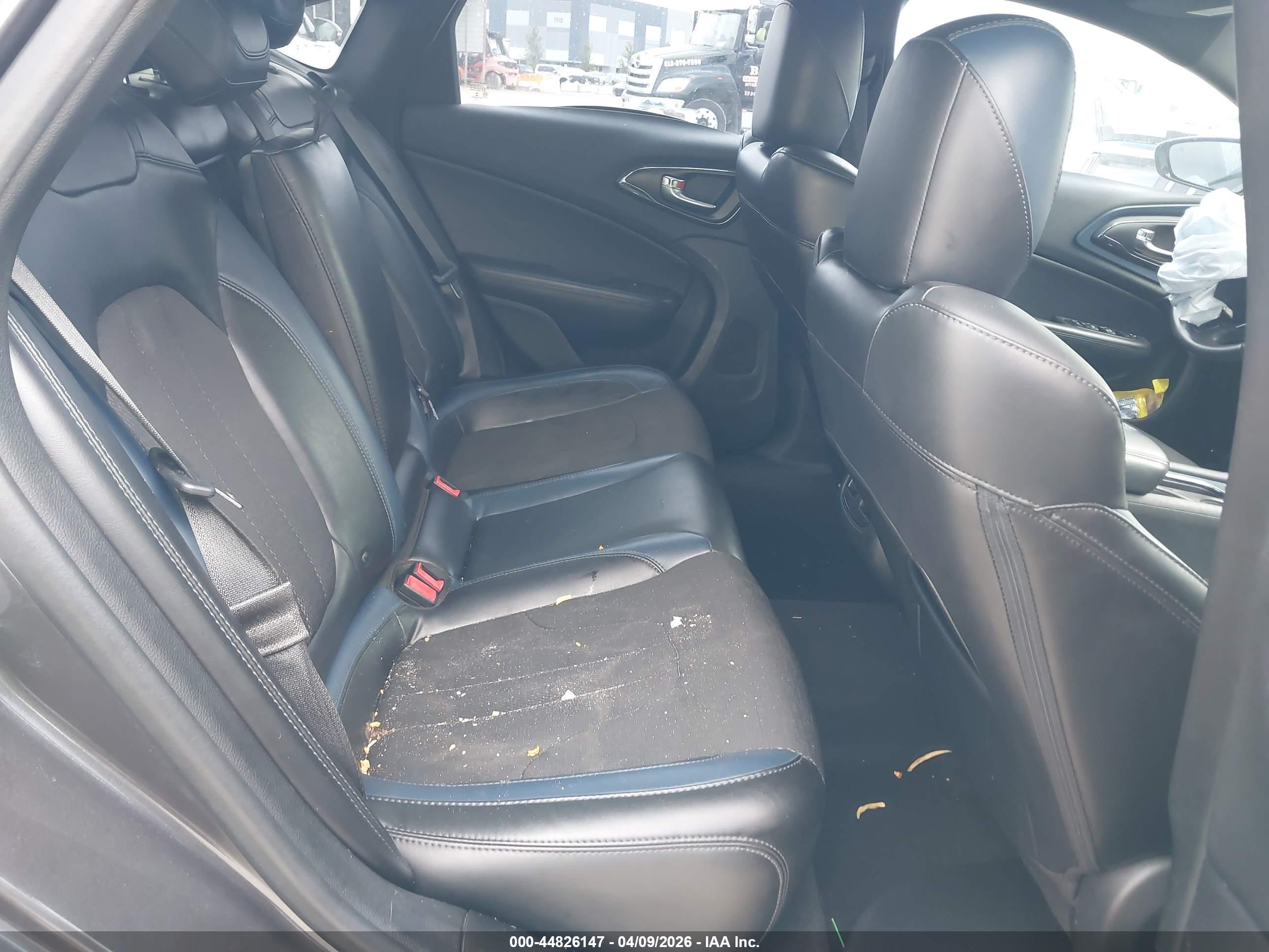 CHRYSLER 200 image 8