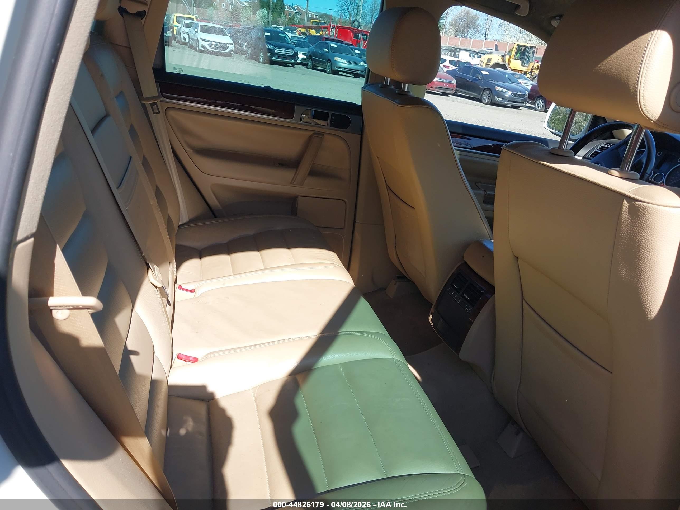 VOLKSWAGEN TOUAREG image 8