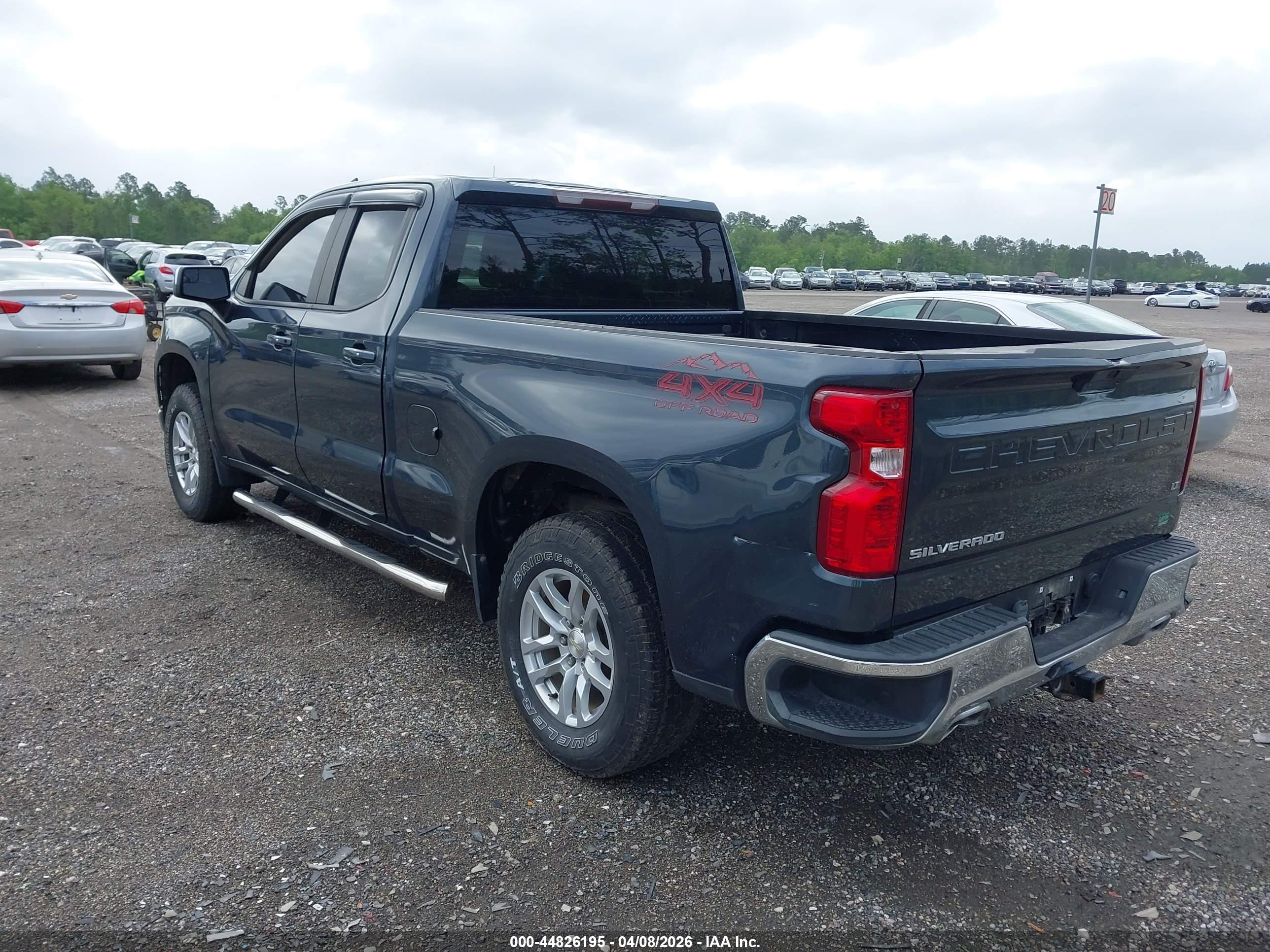 CHEVROLET SILVERADO image 3