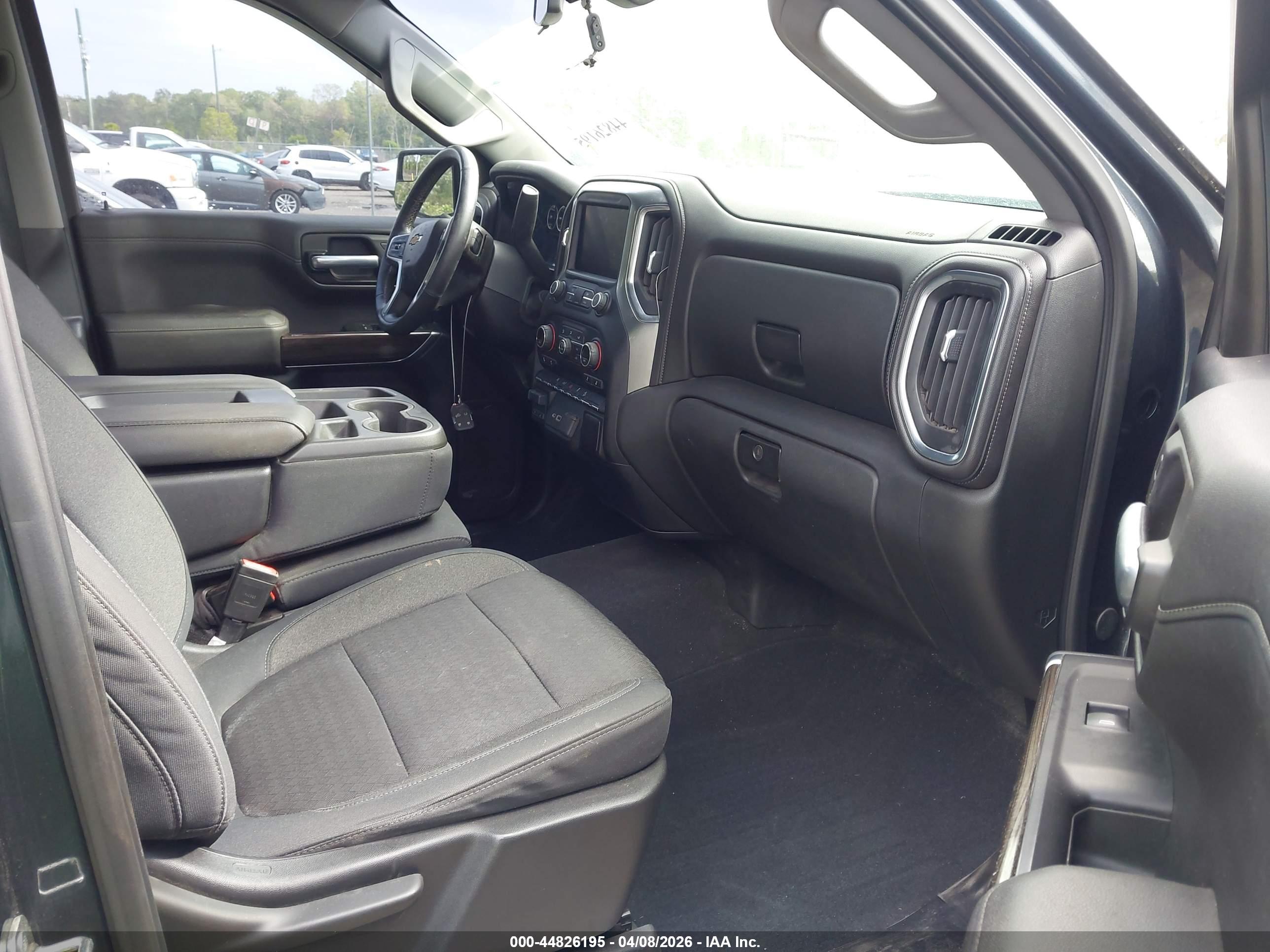CHEVROLET SILVERADO image 5