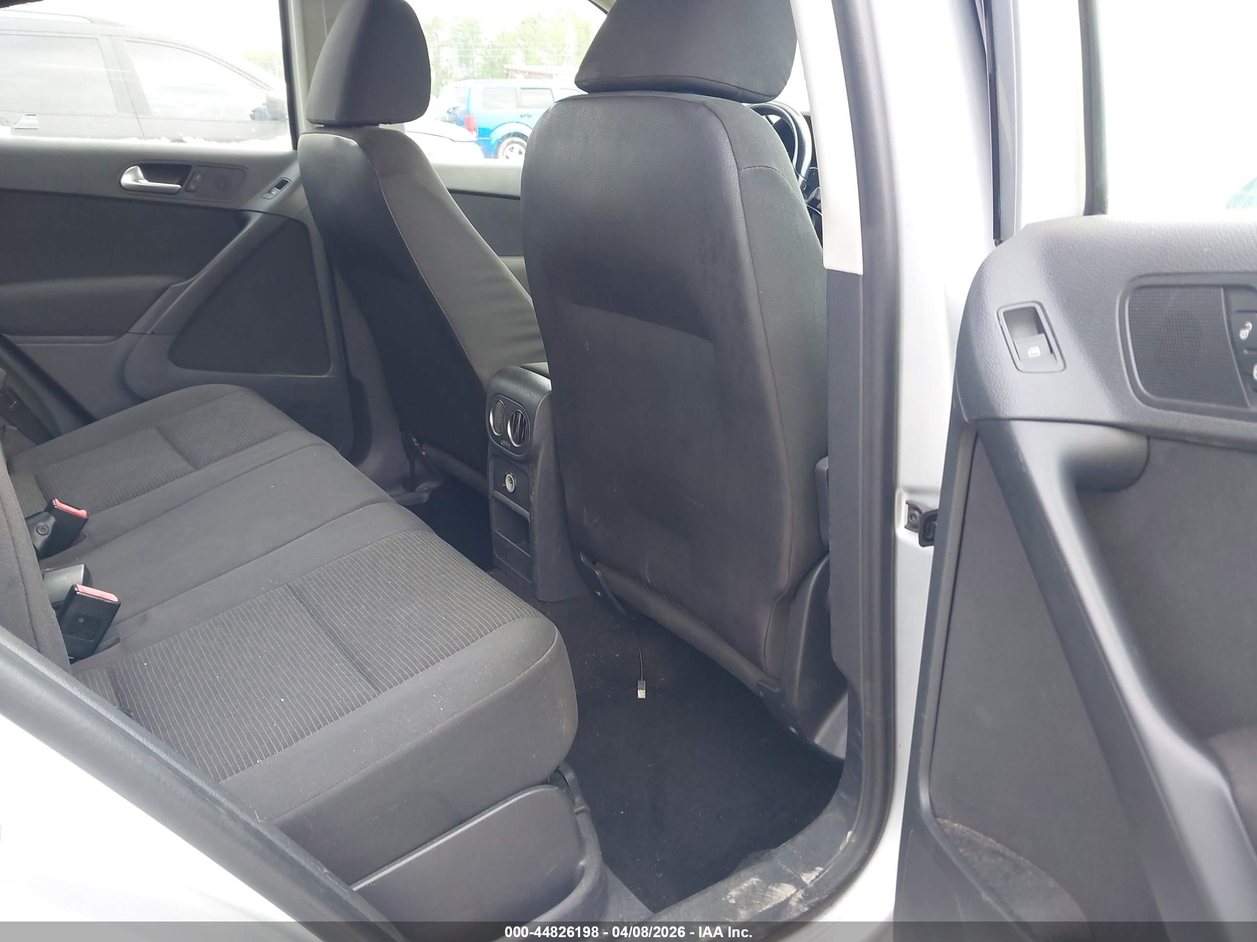VOLKSWAGEN TIGUAN image 8