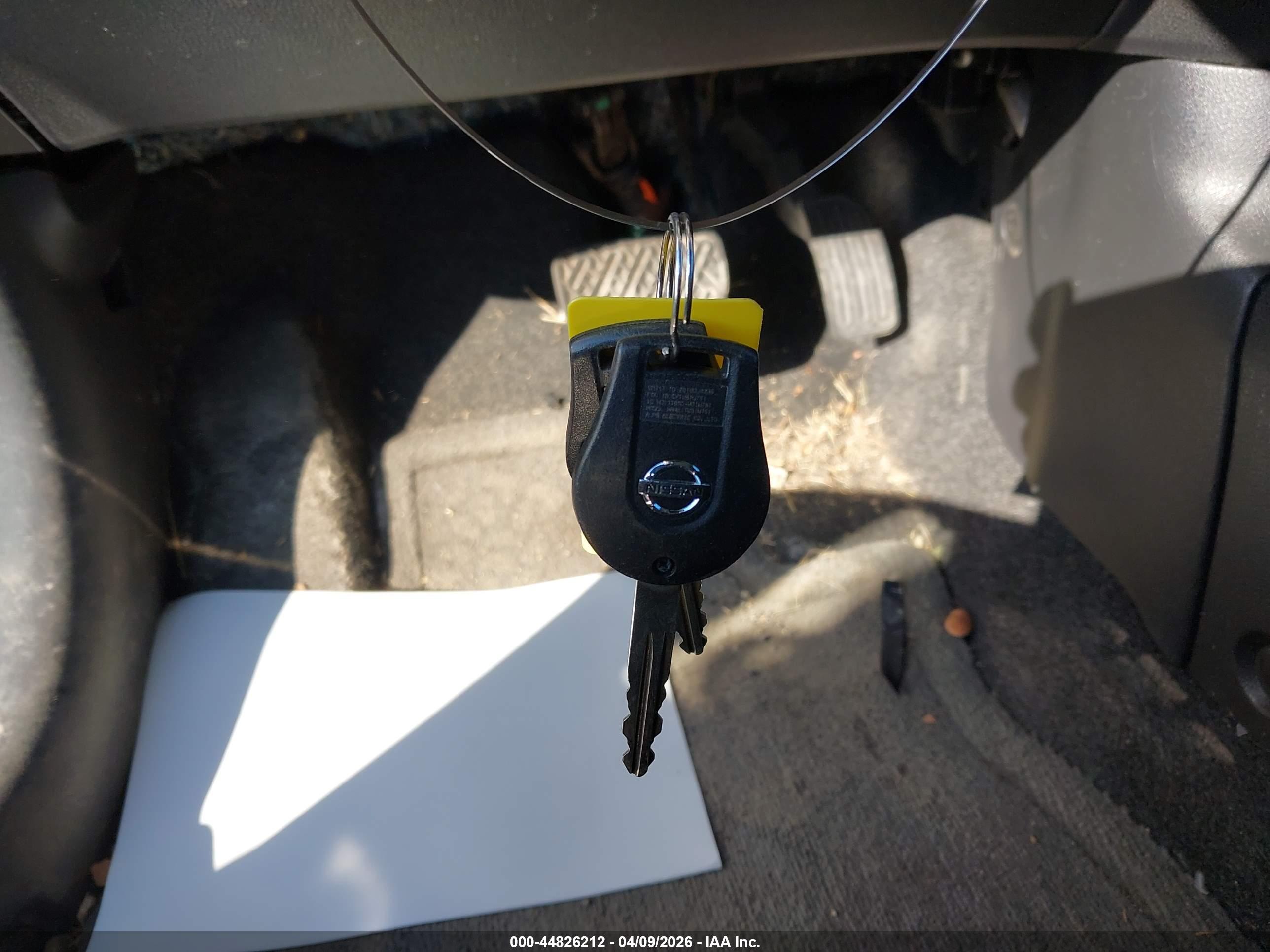 NISSAN VERSA image 11