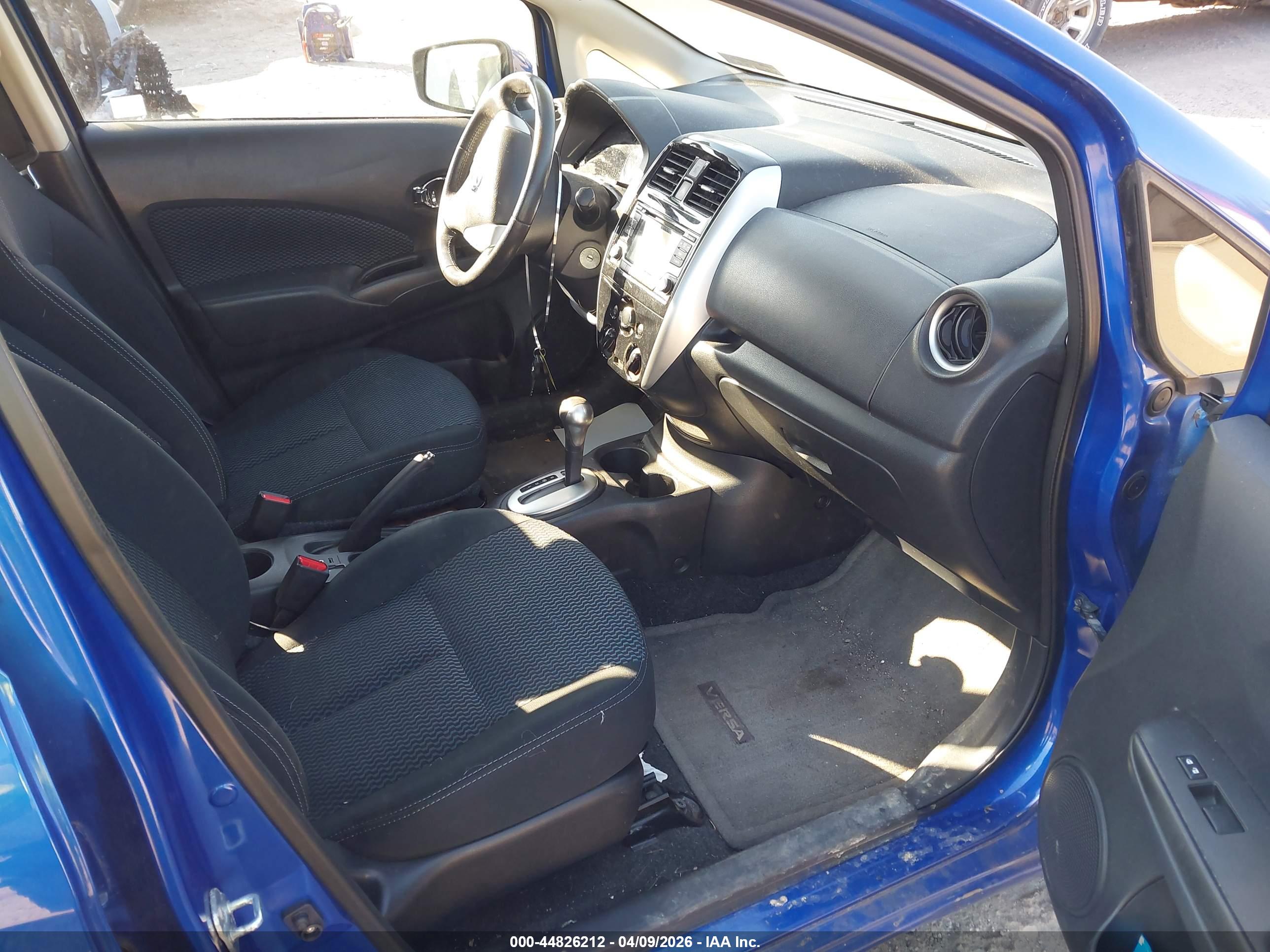 NISSAN VERSA image 5