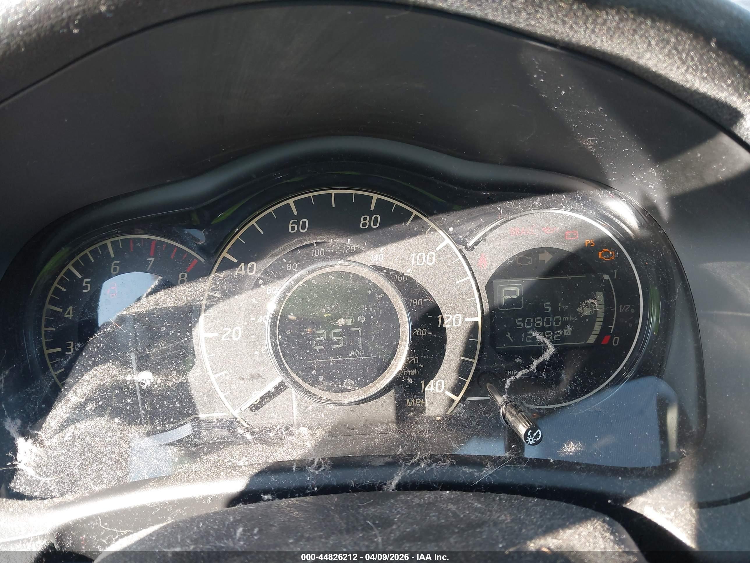 NISSAN VERSA image 7