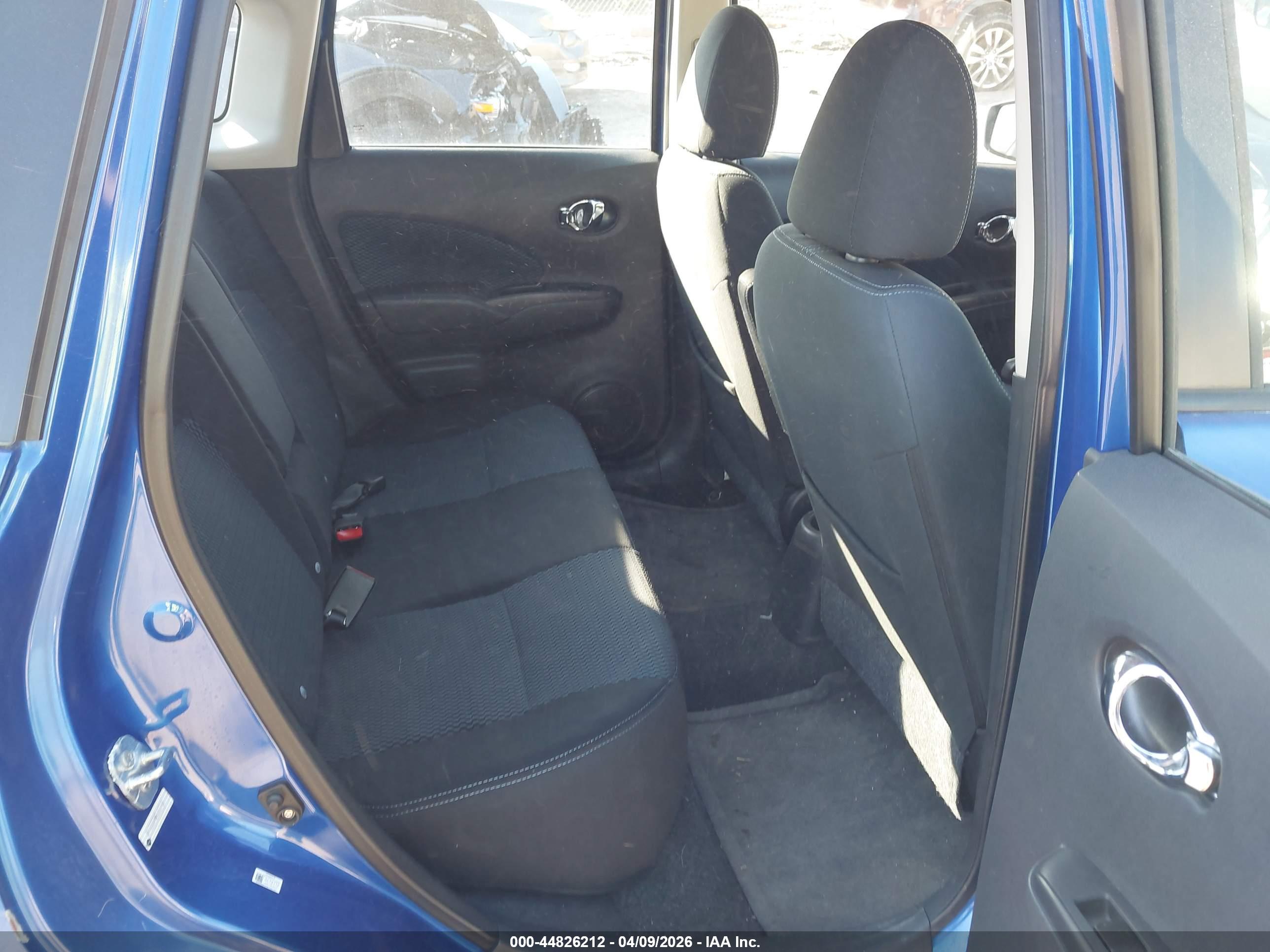NISSAN VERSA image 8