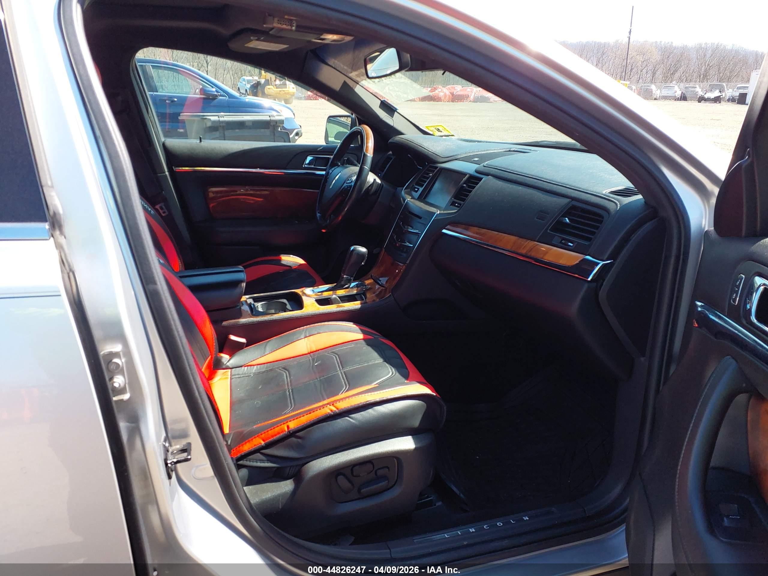 LINCOLN MKS image 5