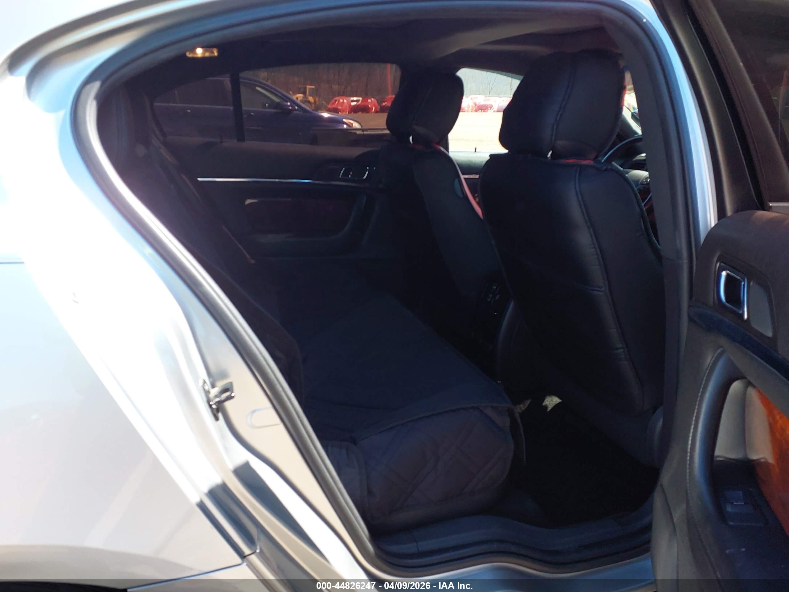 LINCOLN MKS image 8