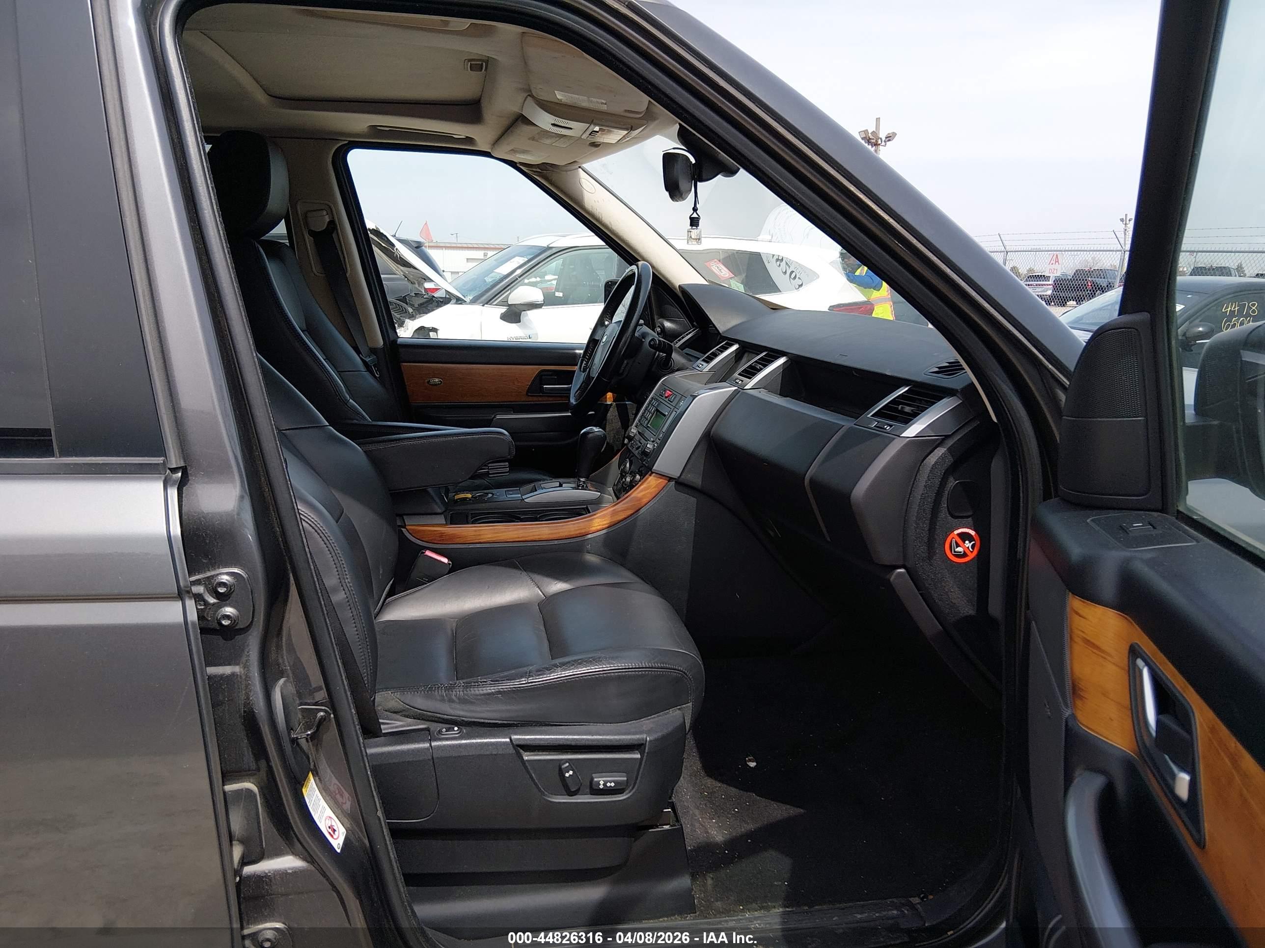 LAND ROVER image 5
