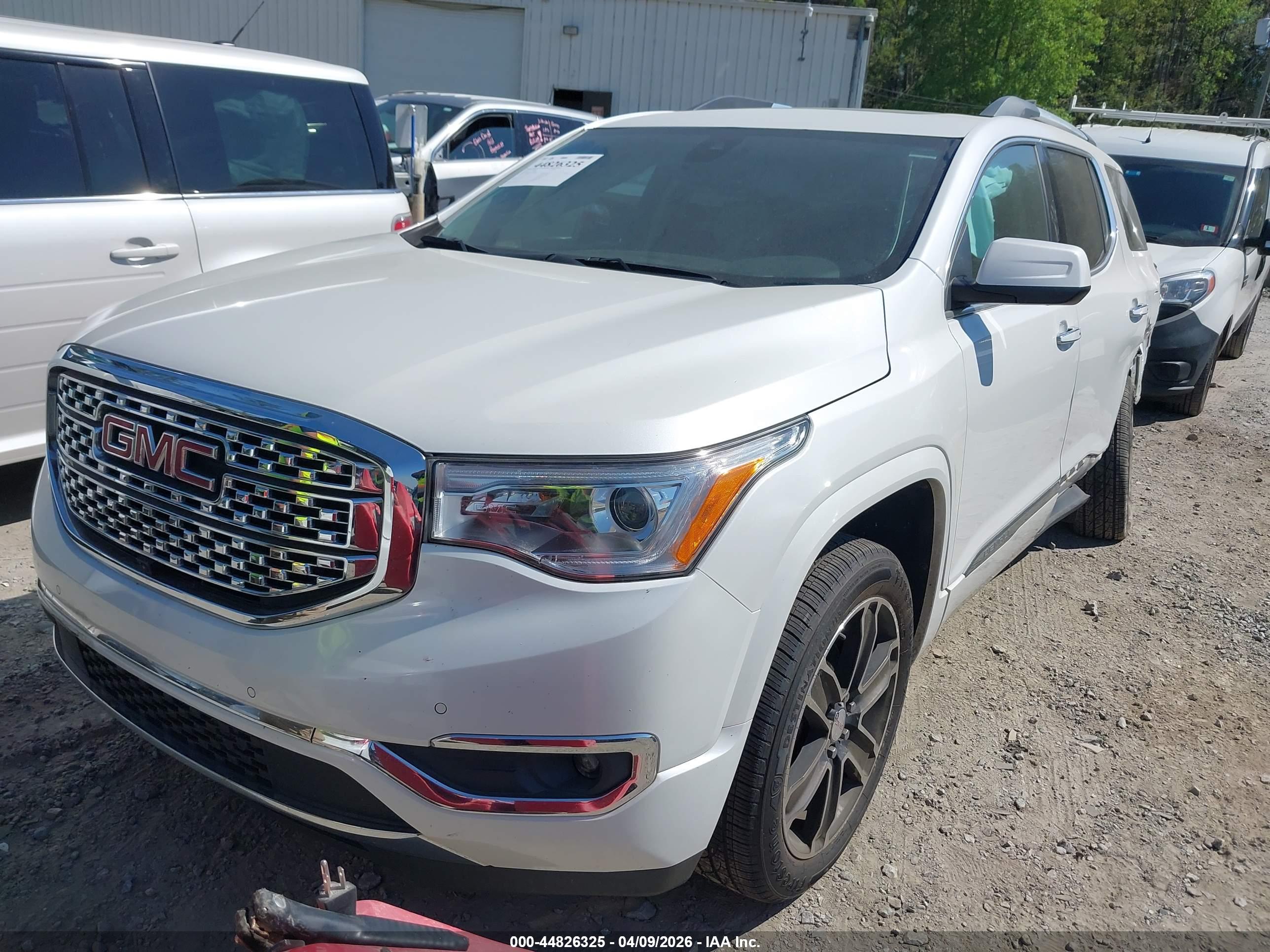 GMC ACADIA image 2