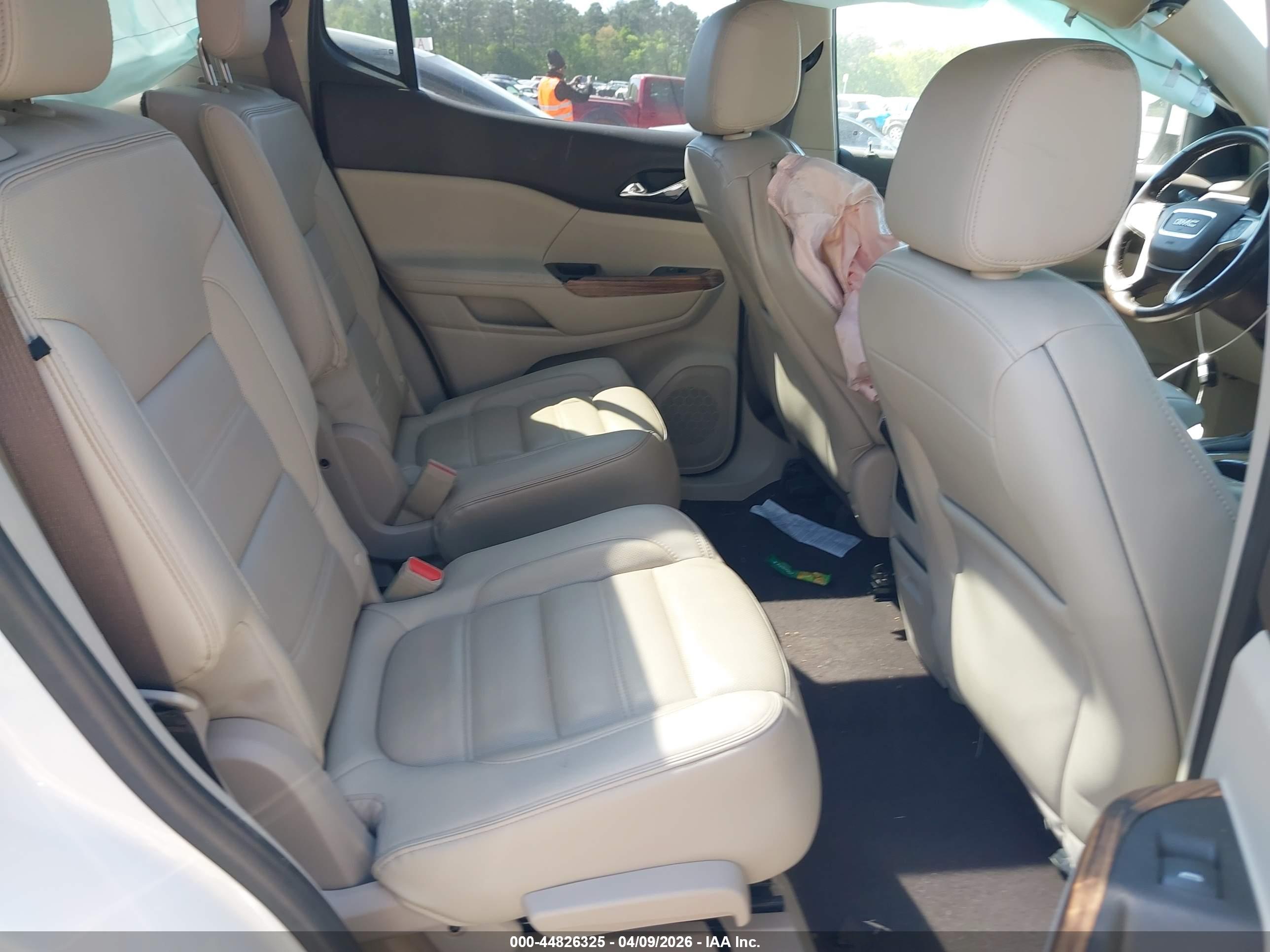 GMC ACADIA image 8