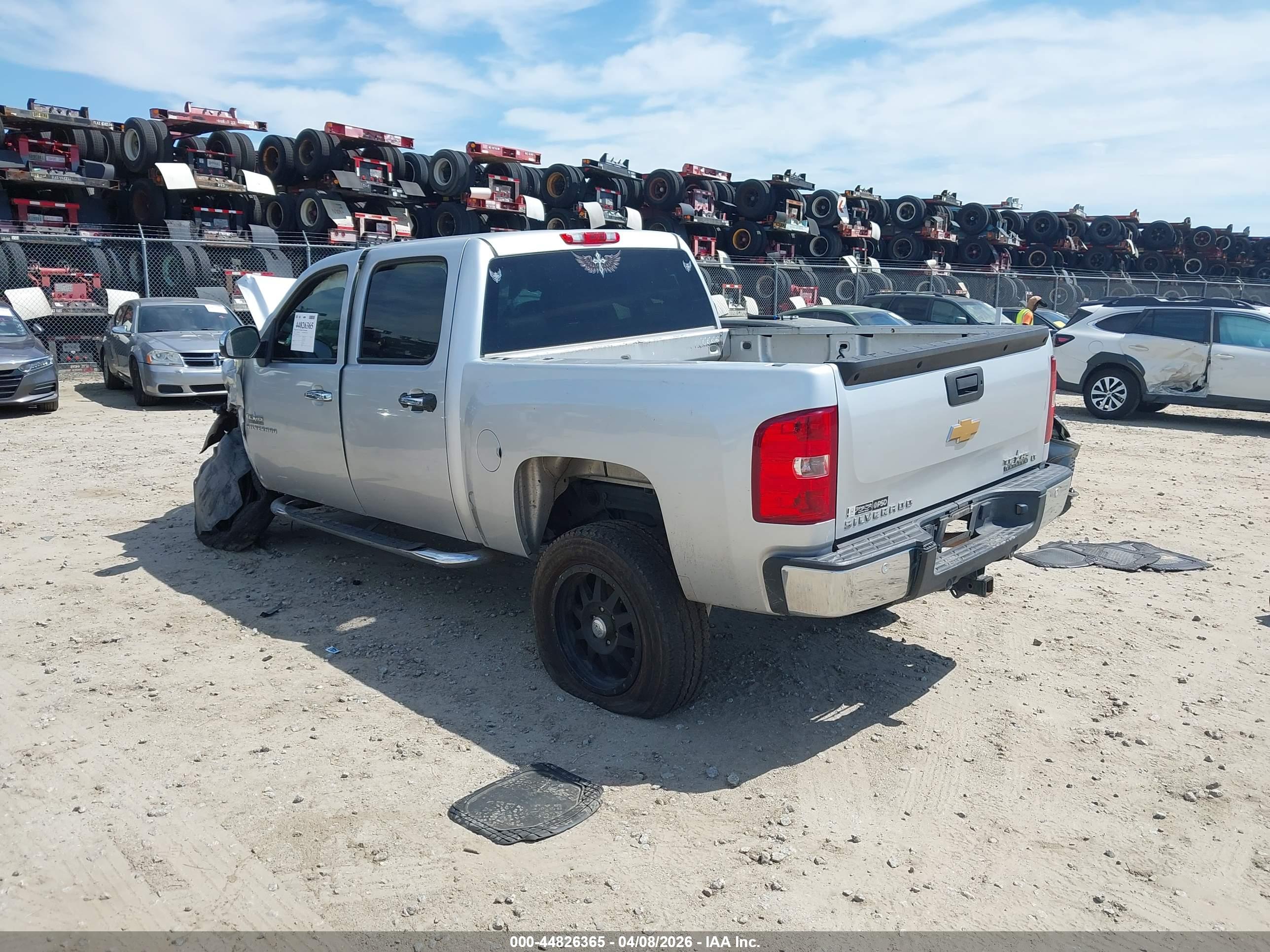 CHEVROLET SILVERADO image 3