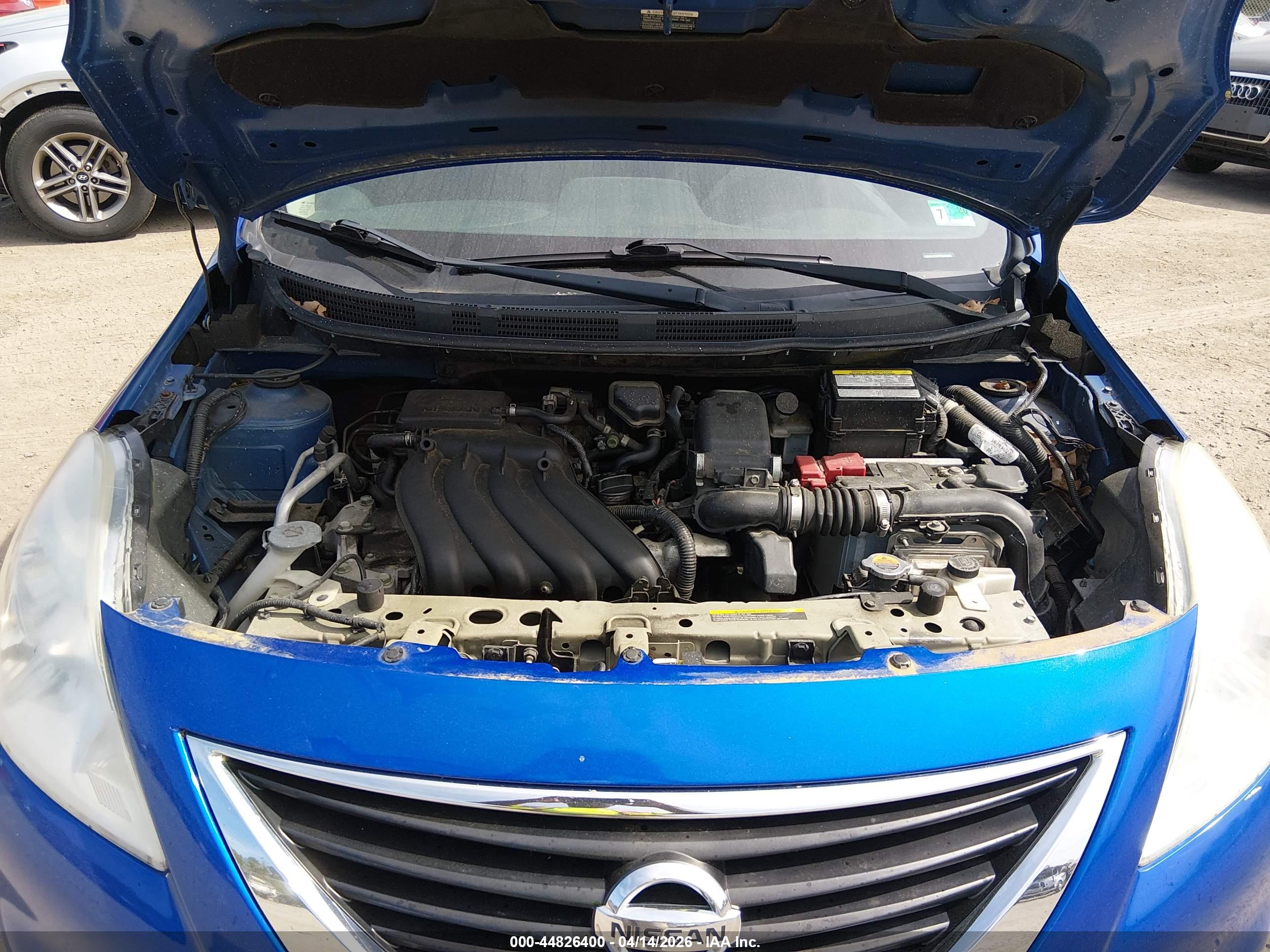NISSAN VERSA image 10