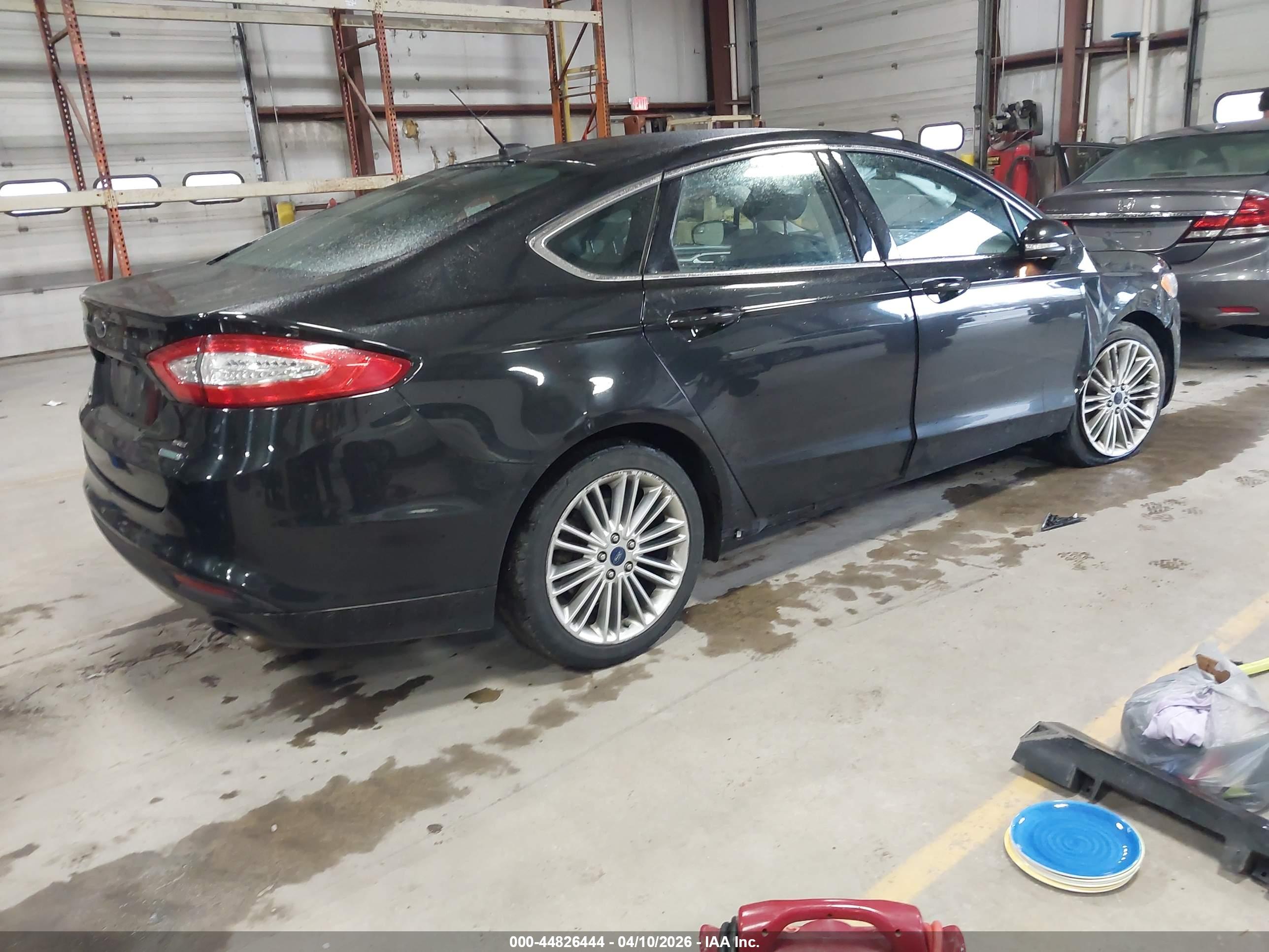 FORD FUSION image 4