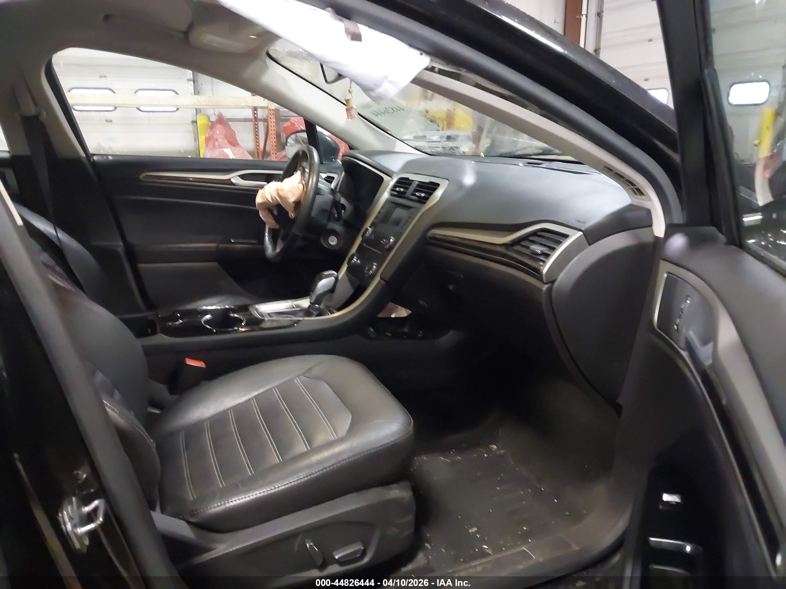 FORD FUSION image 5