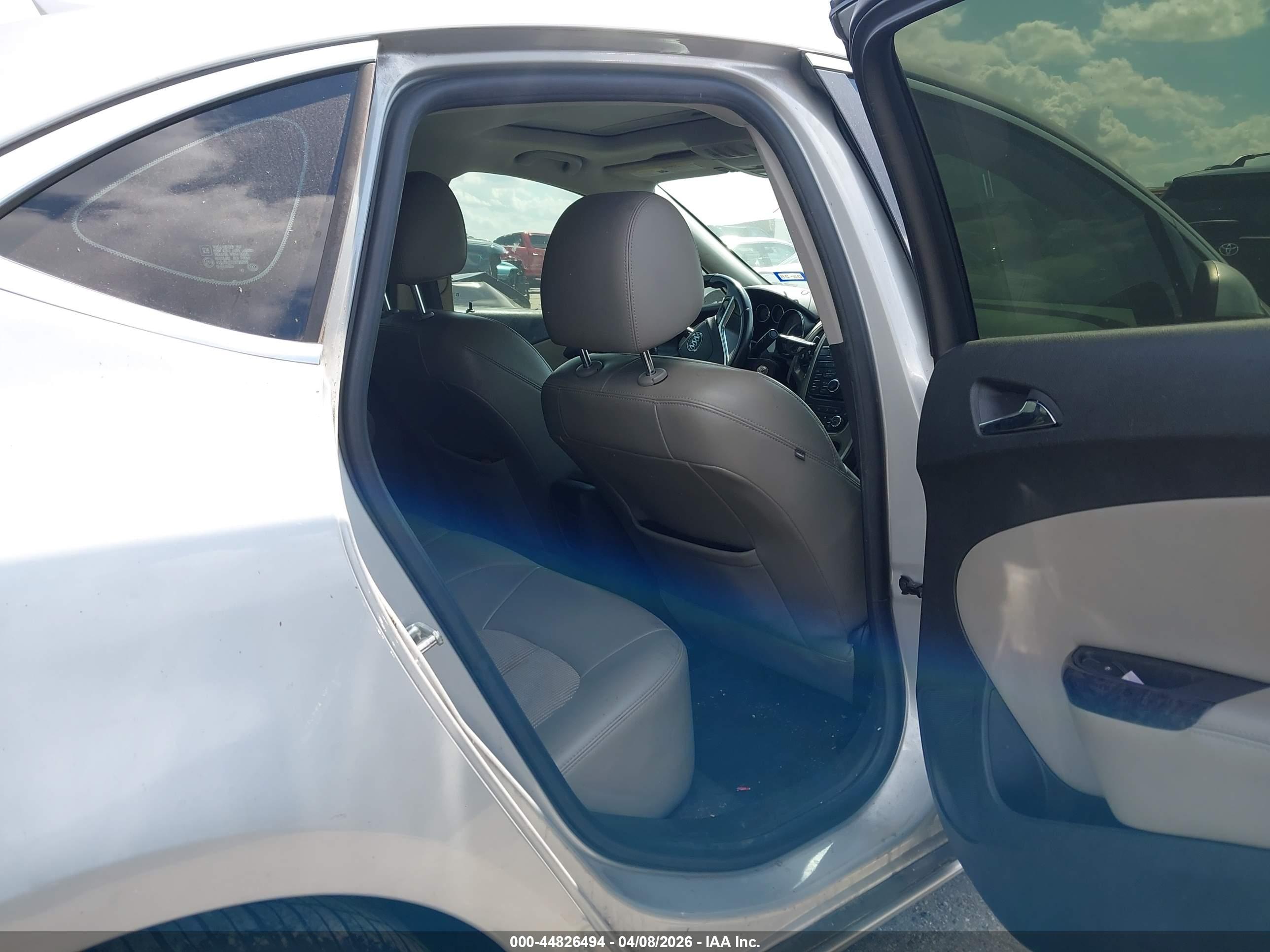 BUICK VERANO image 8