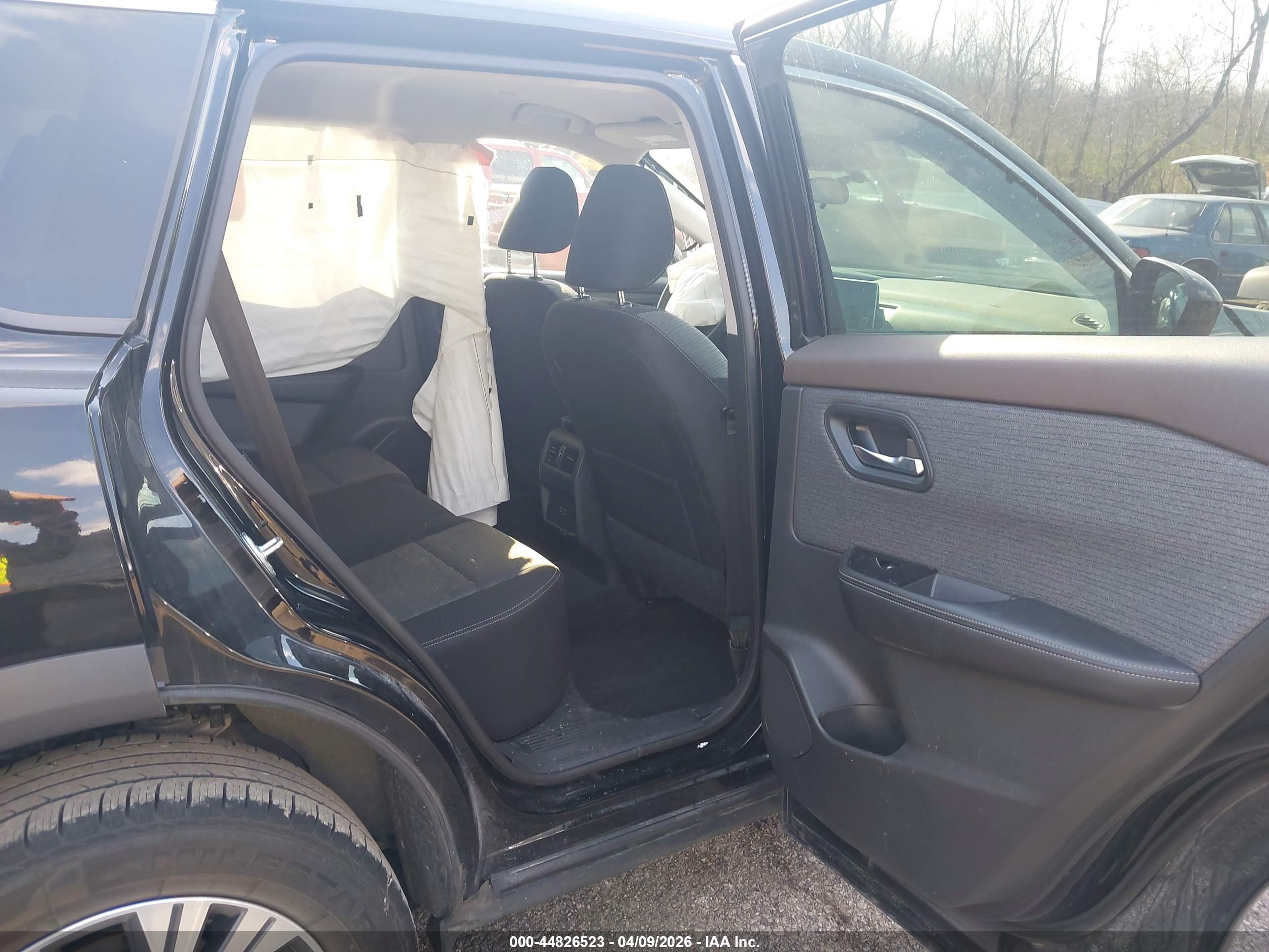 NISSAN ROGUE image 8